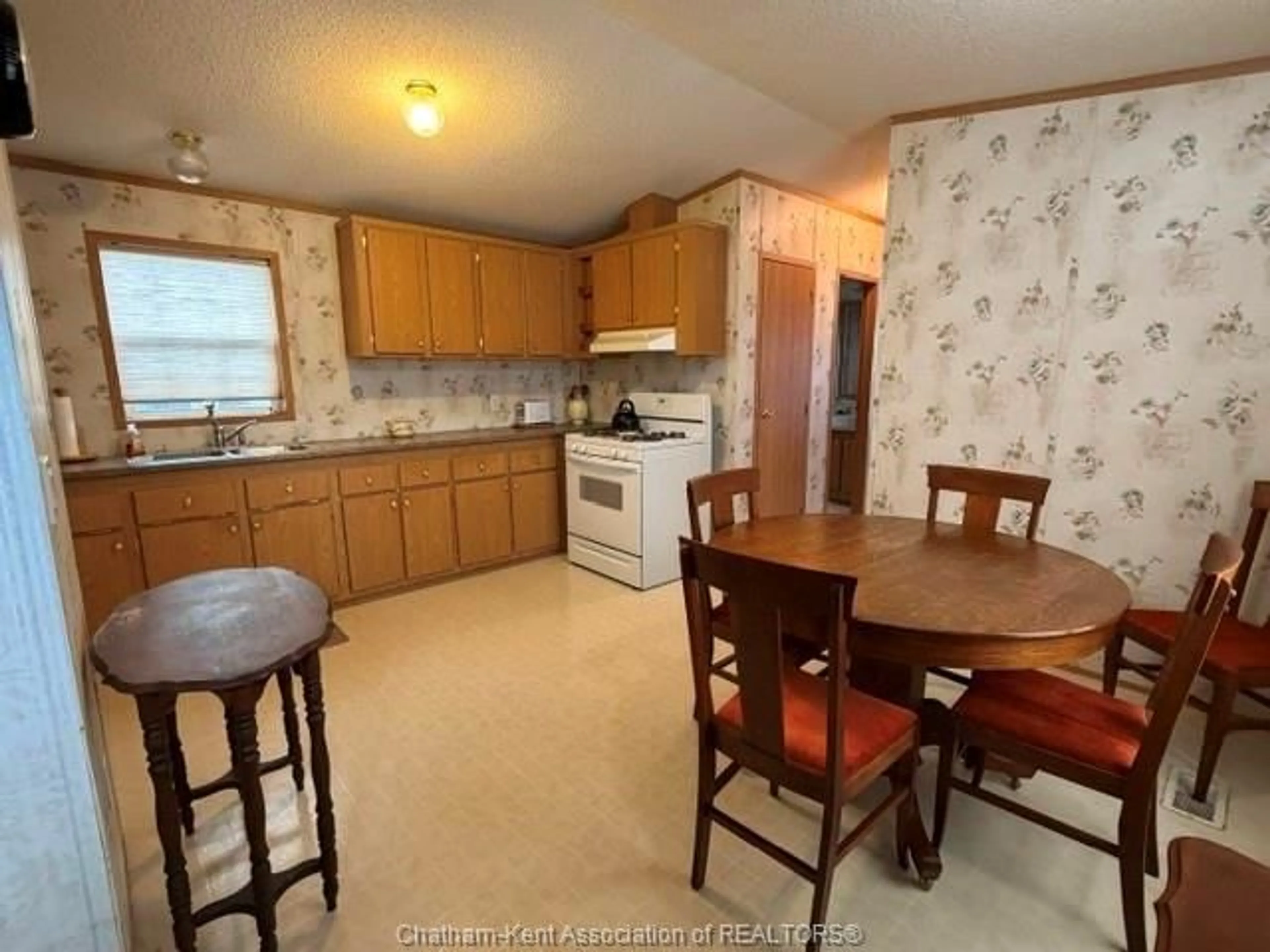 Standard kitchen, unknown for 137 Dunkirk Dr, Chatham Ontario N7L 5J5