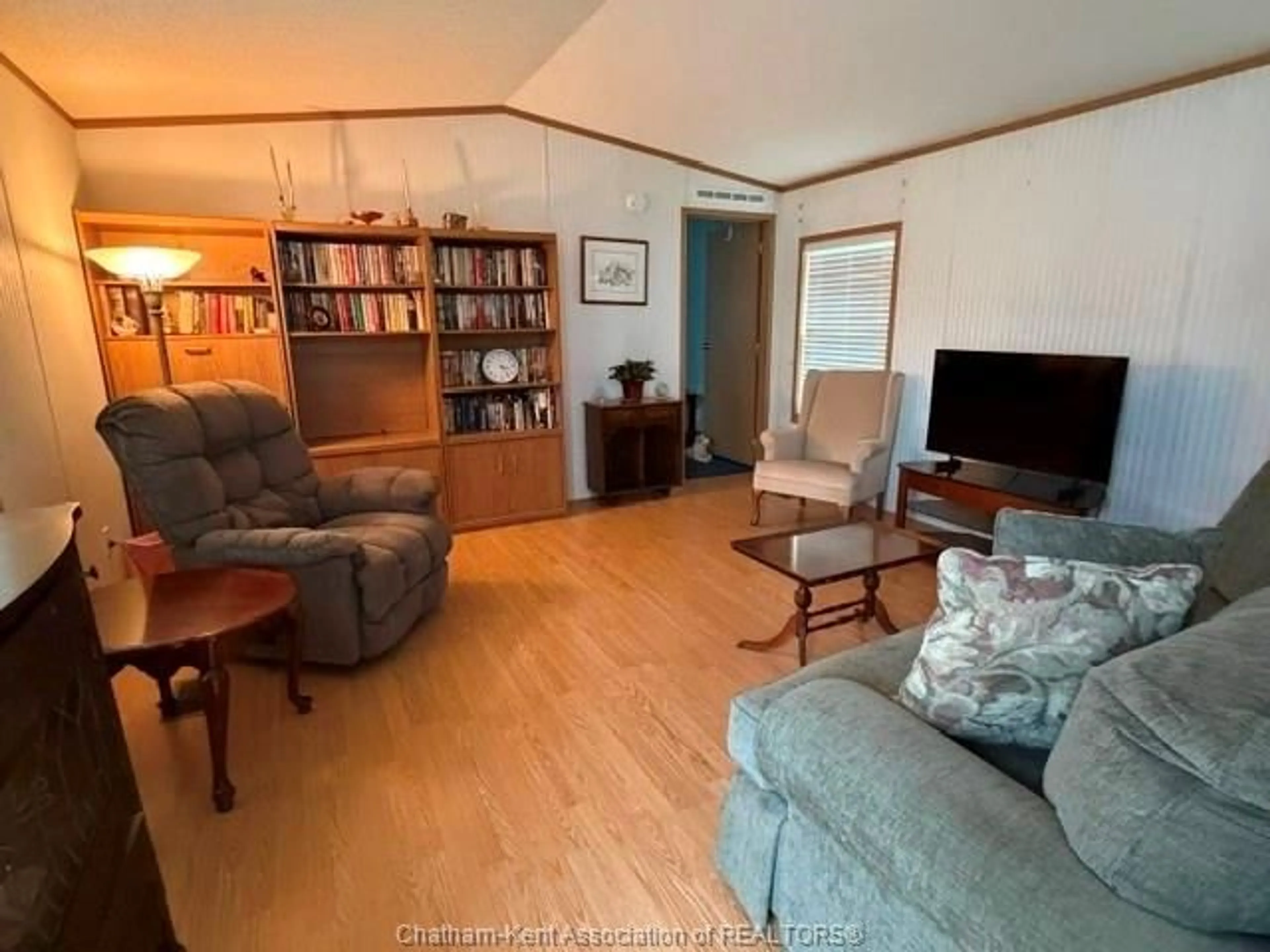Living room with furniture, unknown for 137 Dunkirk Dr, Chatham Ontario N7L 5J5
