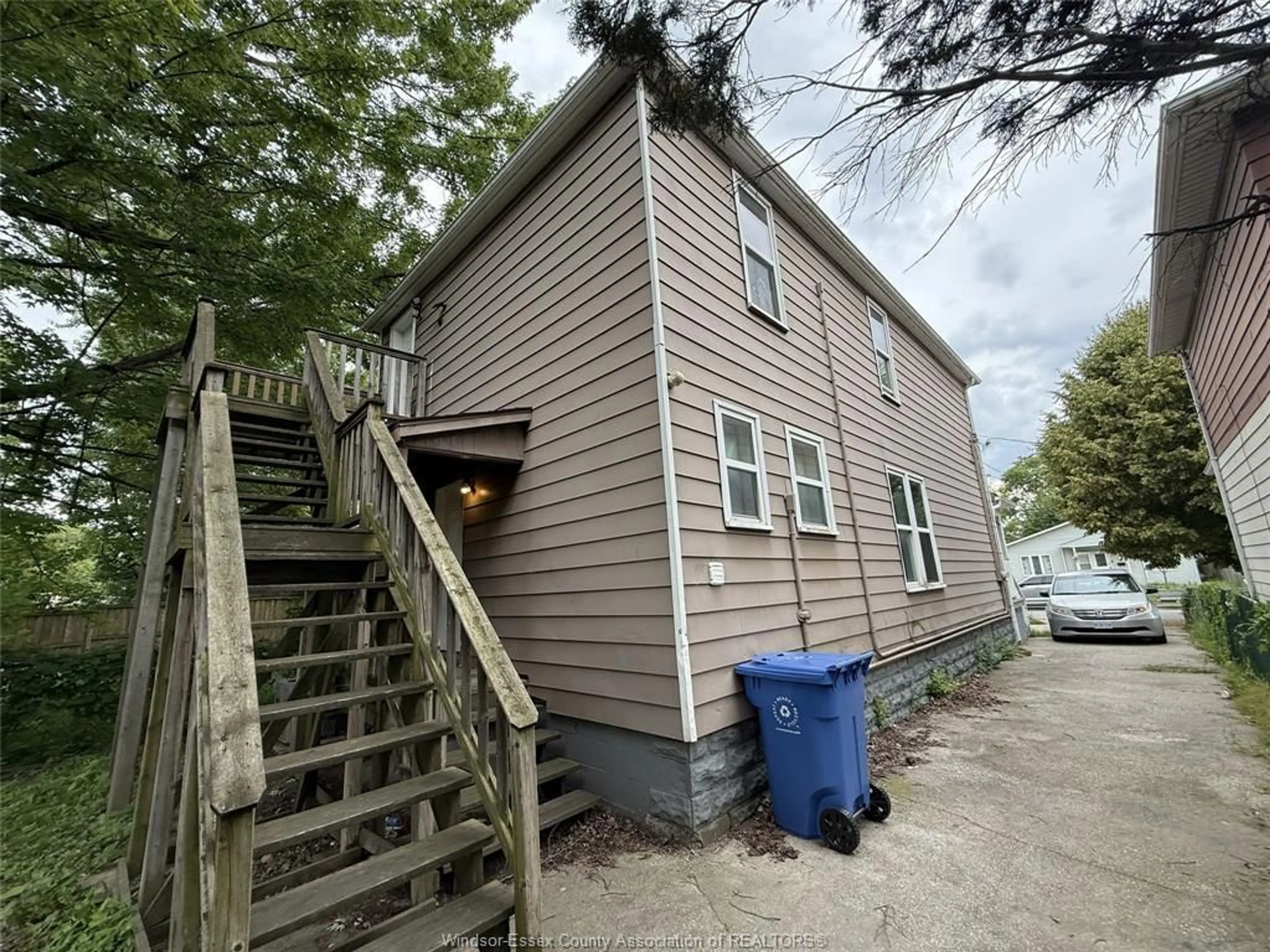 A pic from outside/outdoor area/front of a property/back of a property/a pic from drone, building for 3417 CROSS, Windsor Ontario N9C 1N4