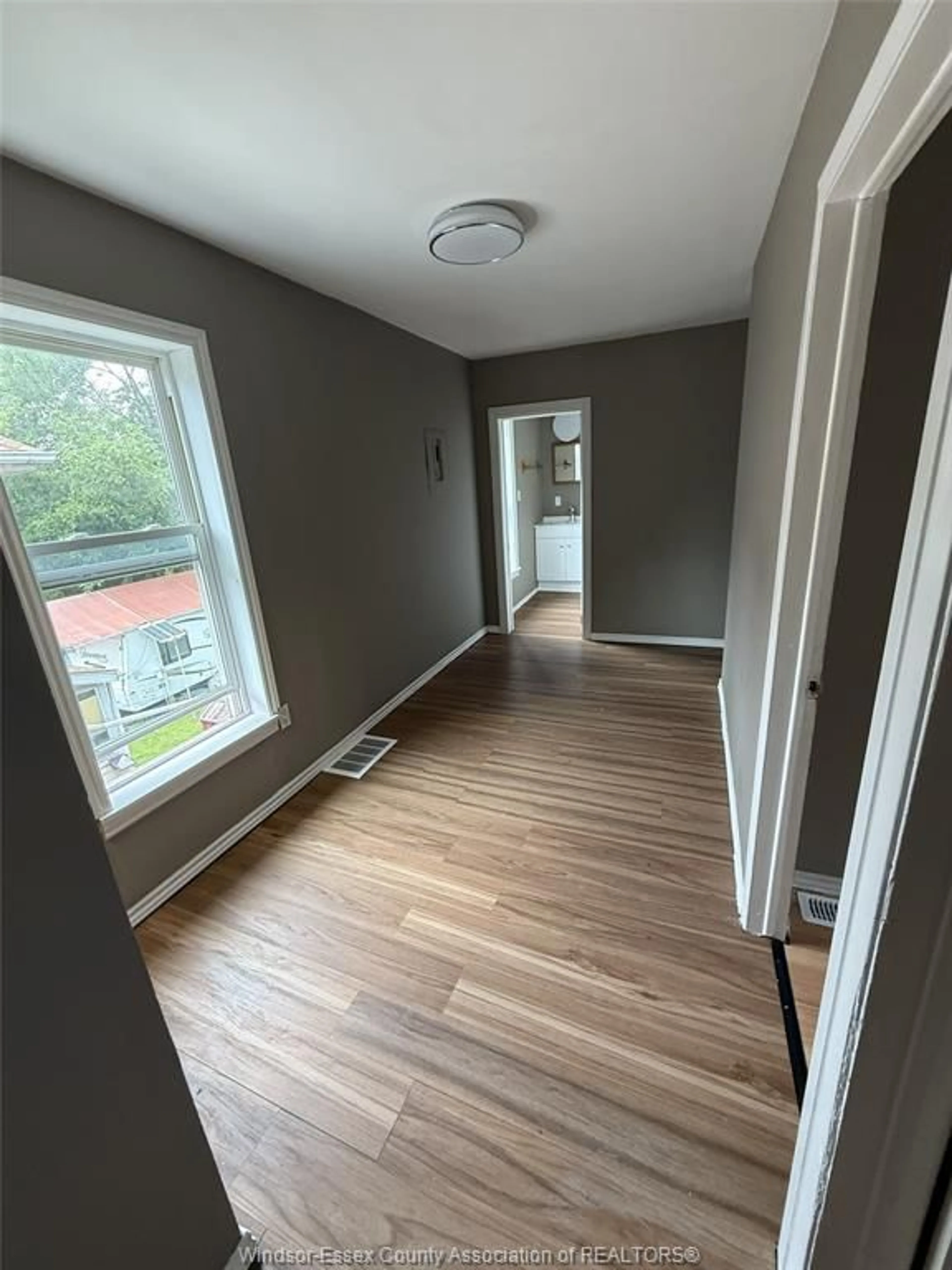 A pic of a room for 3417 CROSS, Windsor Ontario N9C 1N4