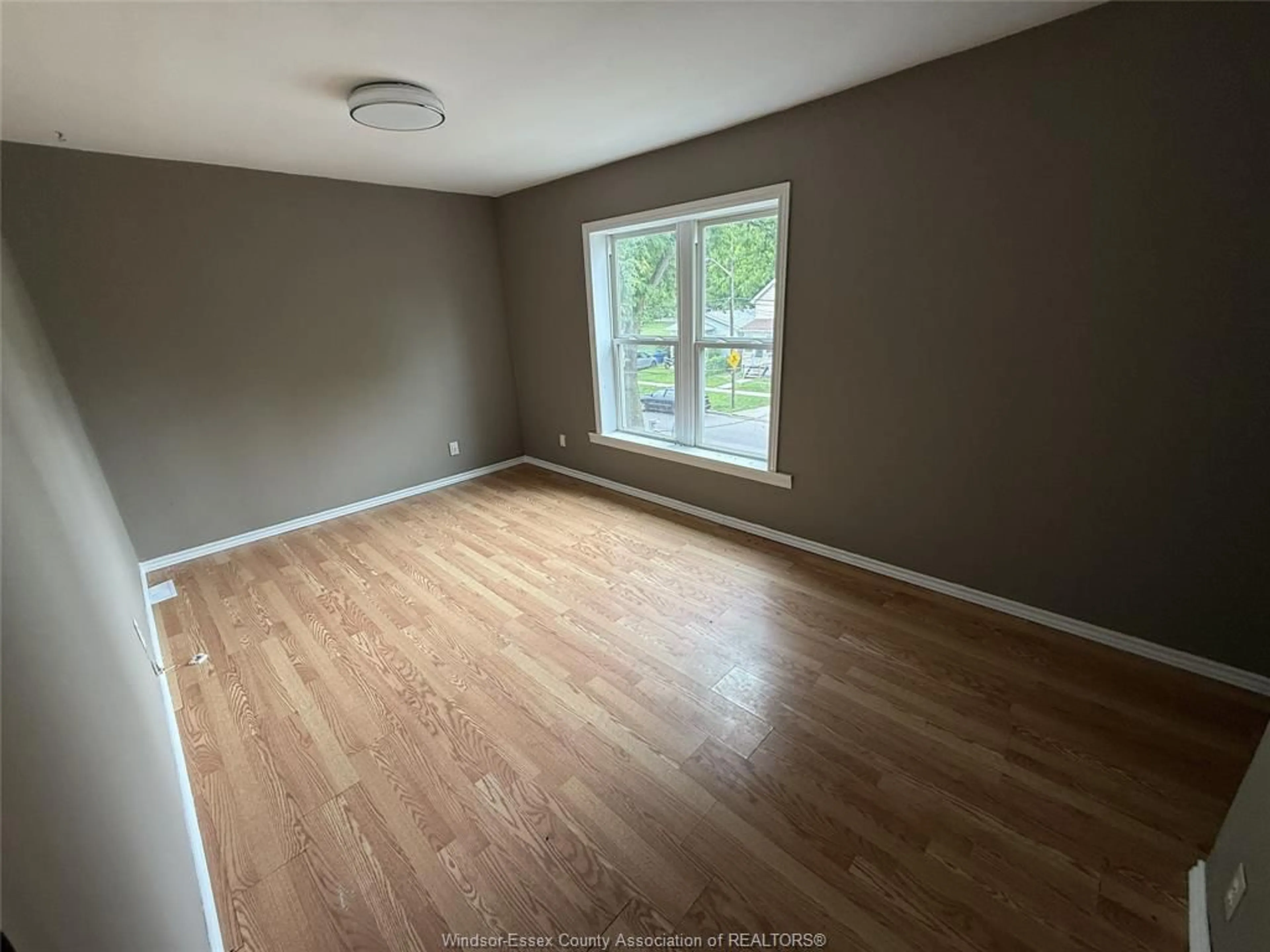 A pic of a room for 3417 CROSS, Windsor Ontario N9C 1N4