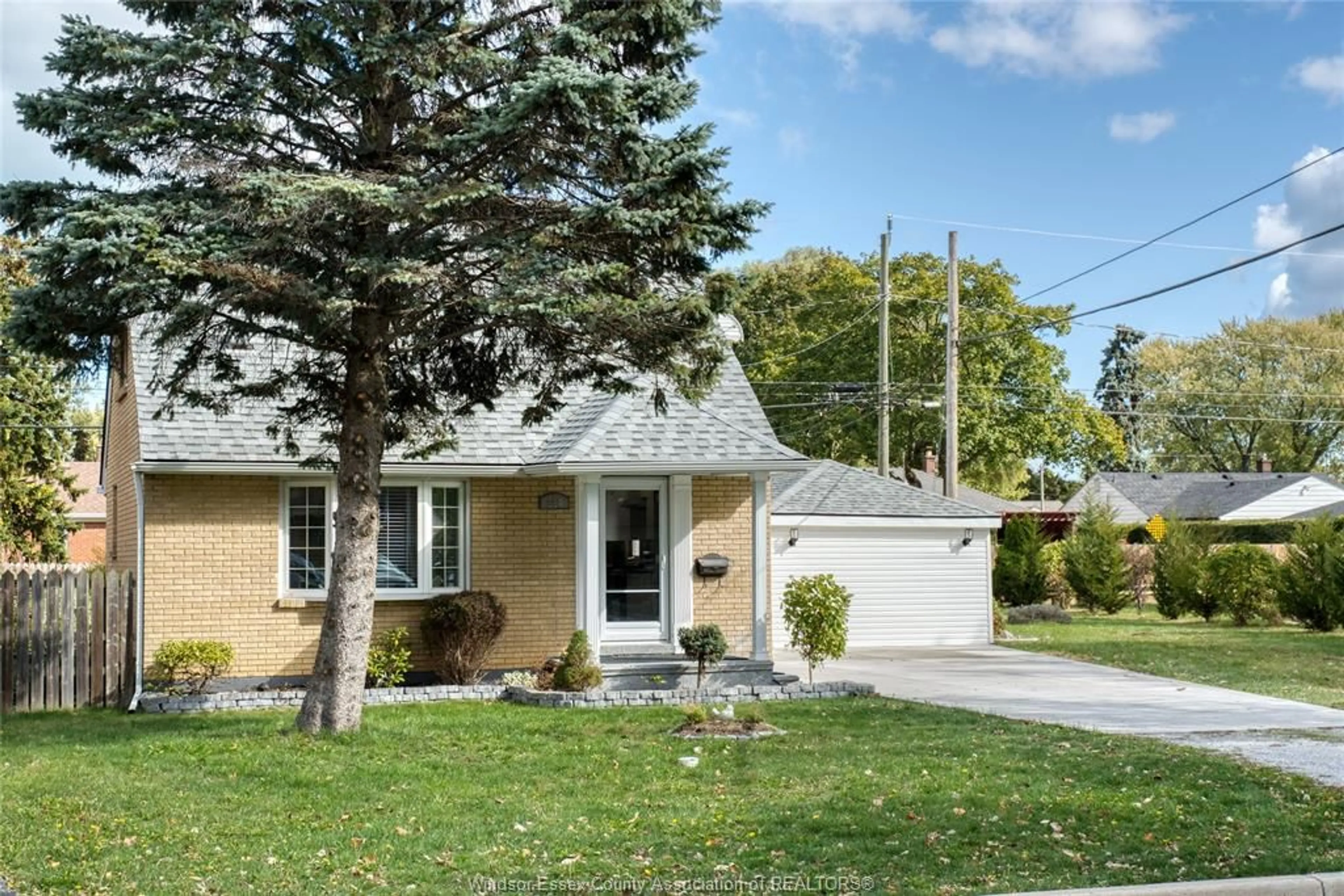 Home with vinyl exterior material, street for 994 EDWARD Ave, Windsor Ontario N8S 2Z8