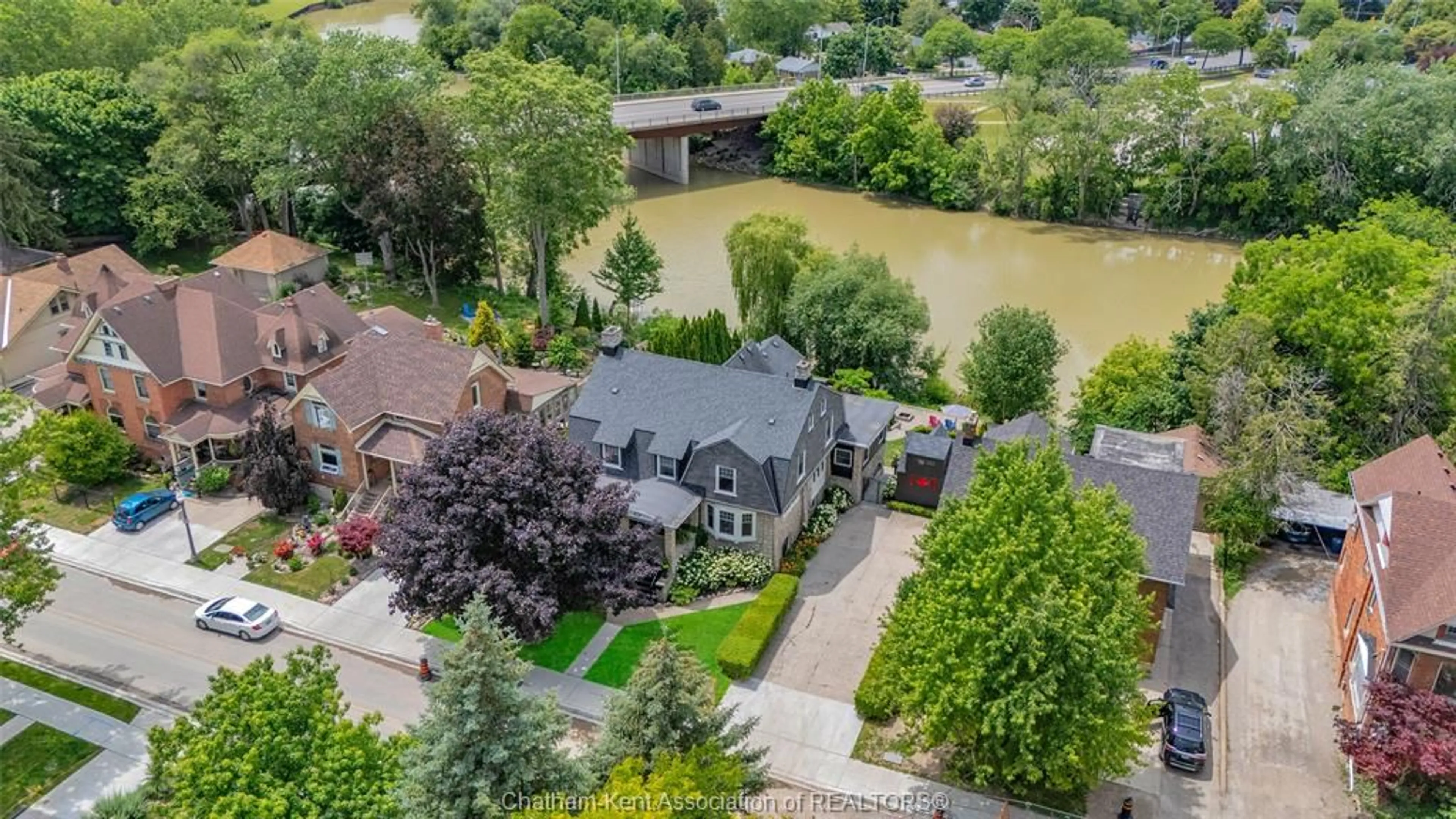 A pic from outside/outdoor area/front of a property/back of a property/a pic from drone, water/lake/river/ocean view for 411 King St, Chatham Ontario N7M 1G3