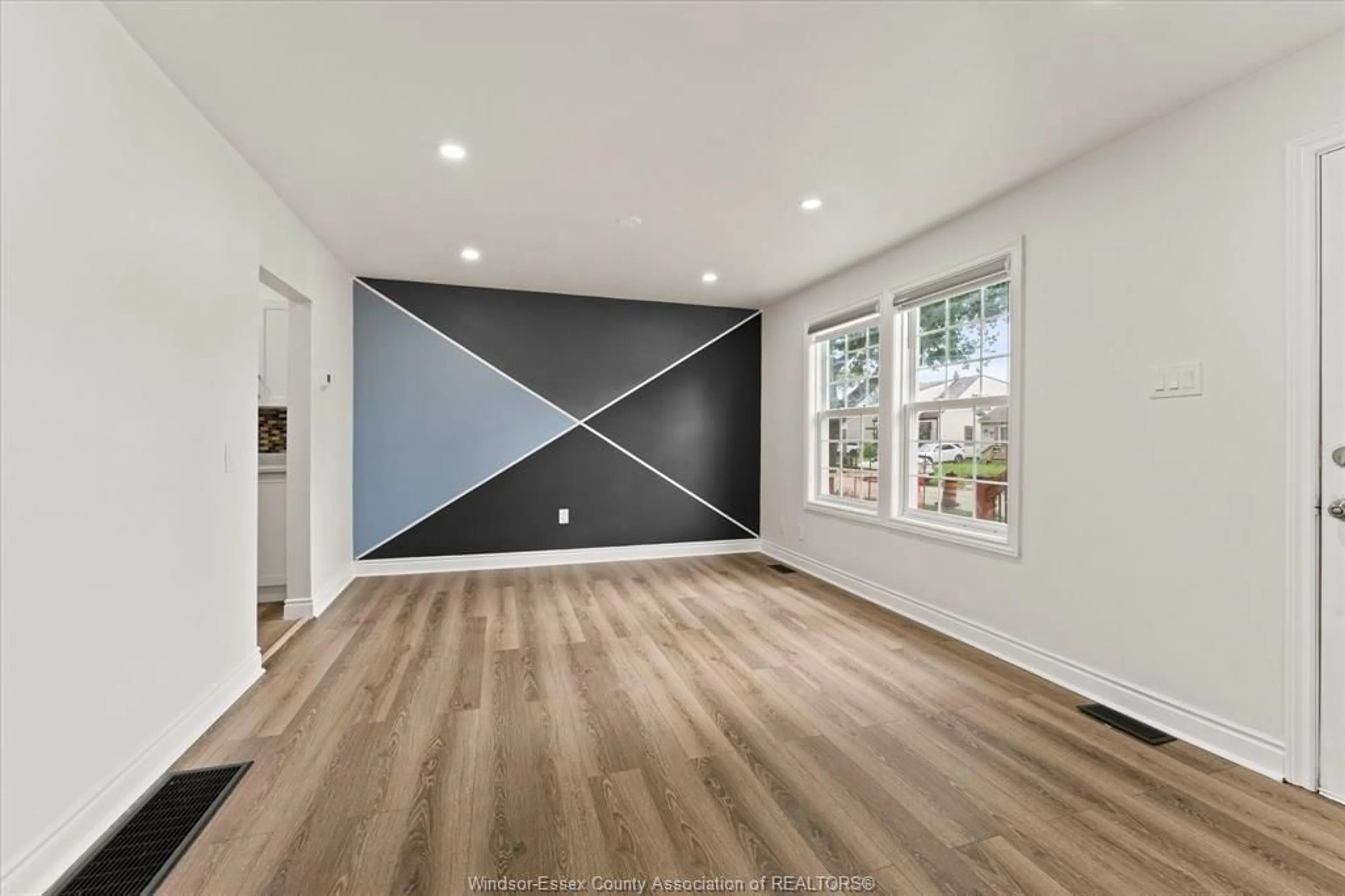A pic of a room for 1330 CENTRAL Ave, Windsor Ontario N8Y 3V4
