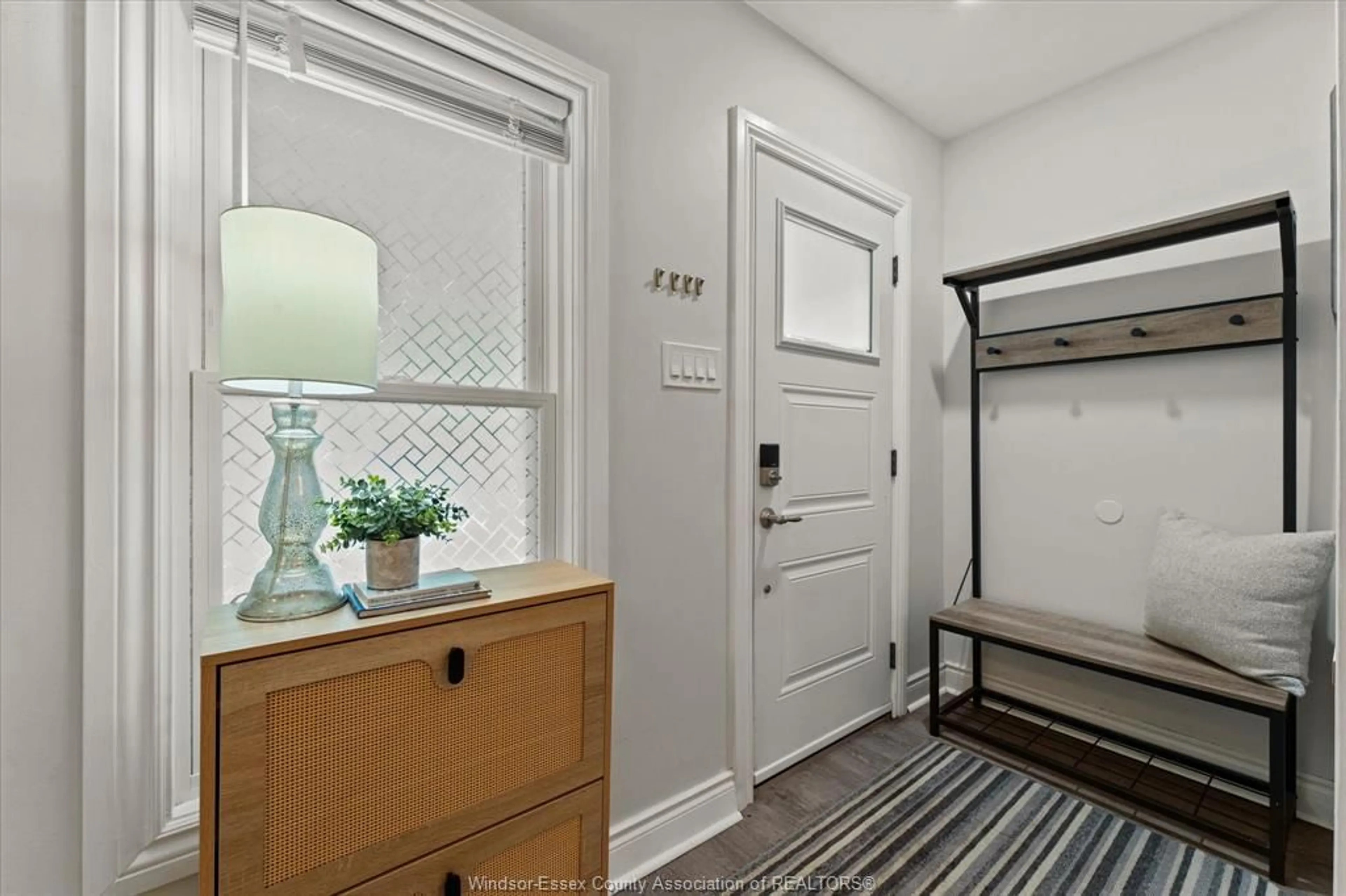 Indoor entryway for 965 BRIDGE, Windsor Ontario N9B 2M9