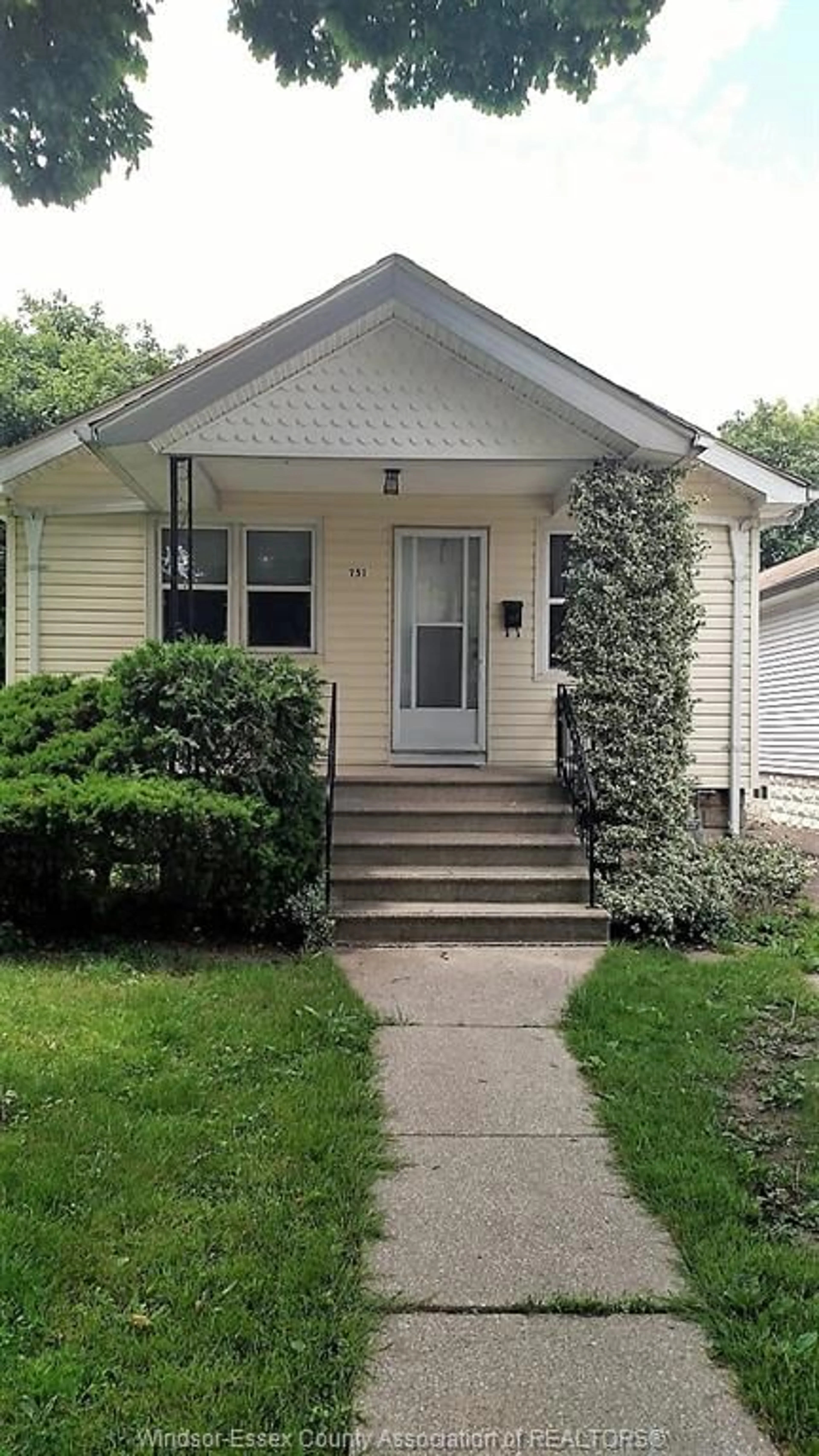 Home with vinyl exterior material, street for 751 RANDOLPH, Windsor Ontario N9B 2T7