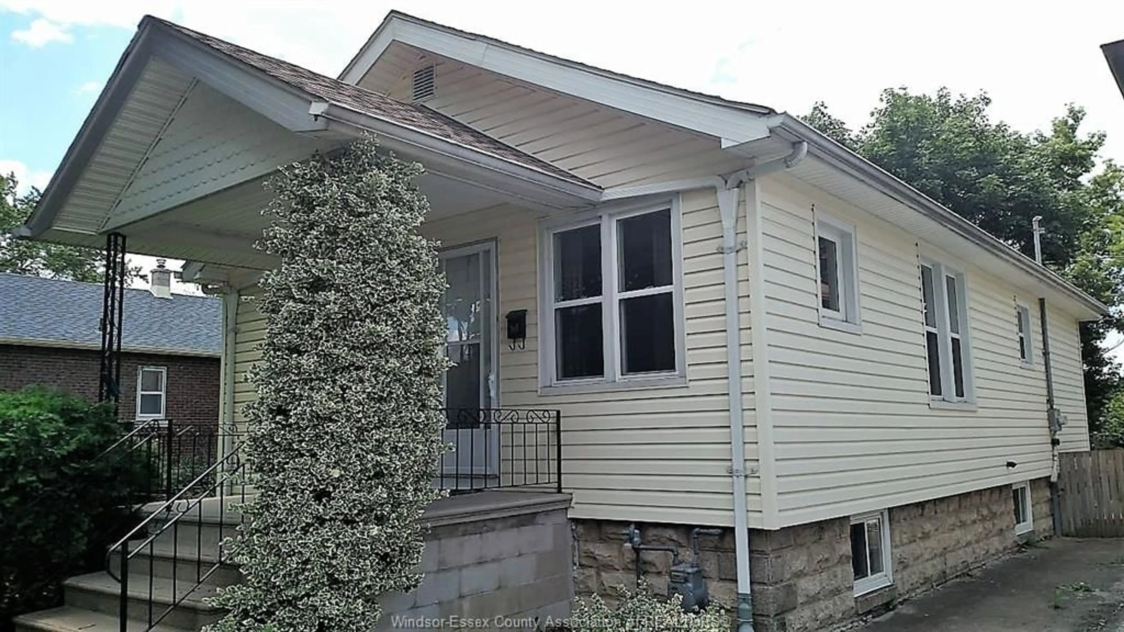 Home with vinyl exterior material, street for 751 RANDOLPH, Windsor Ontario N9B 2T7