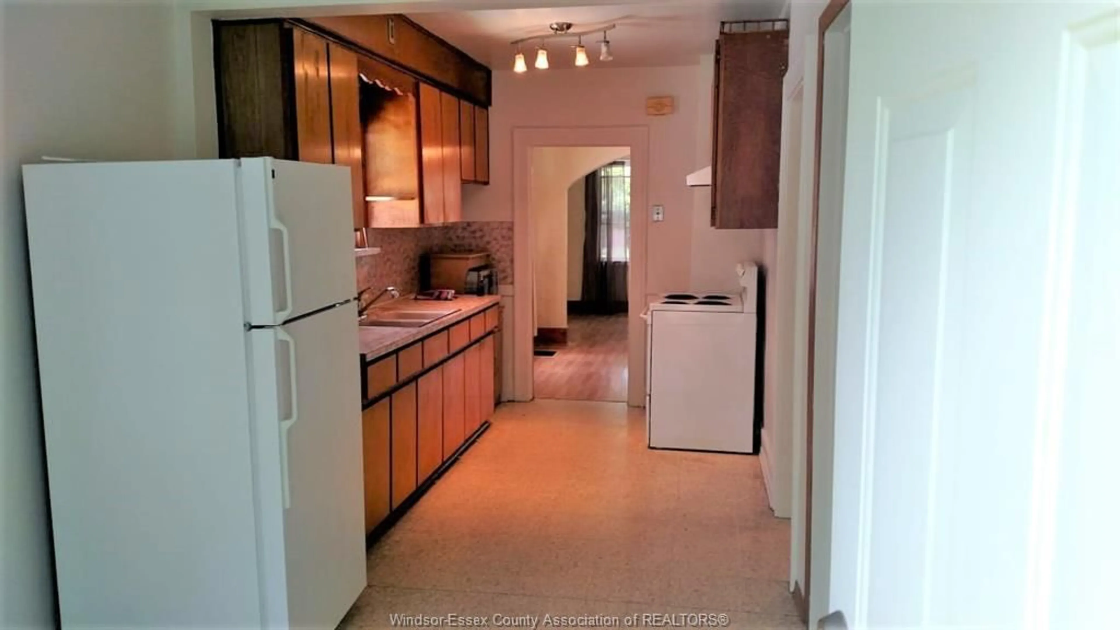Standard kitchen, ceramic/tile floor for 751 RANDOLPH, Windsor Ontario N9B 2T7