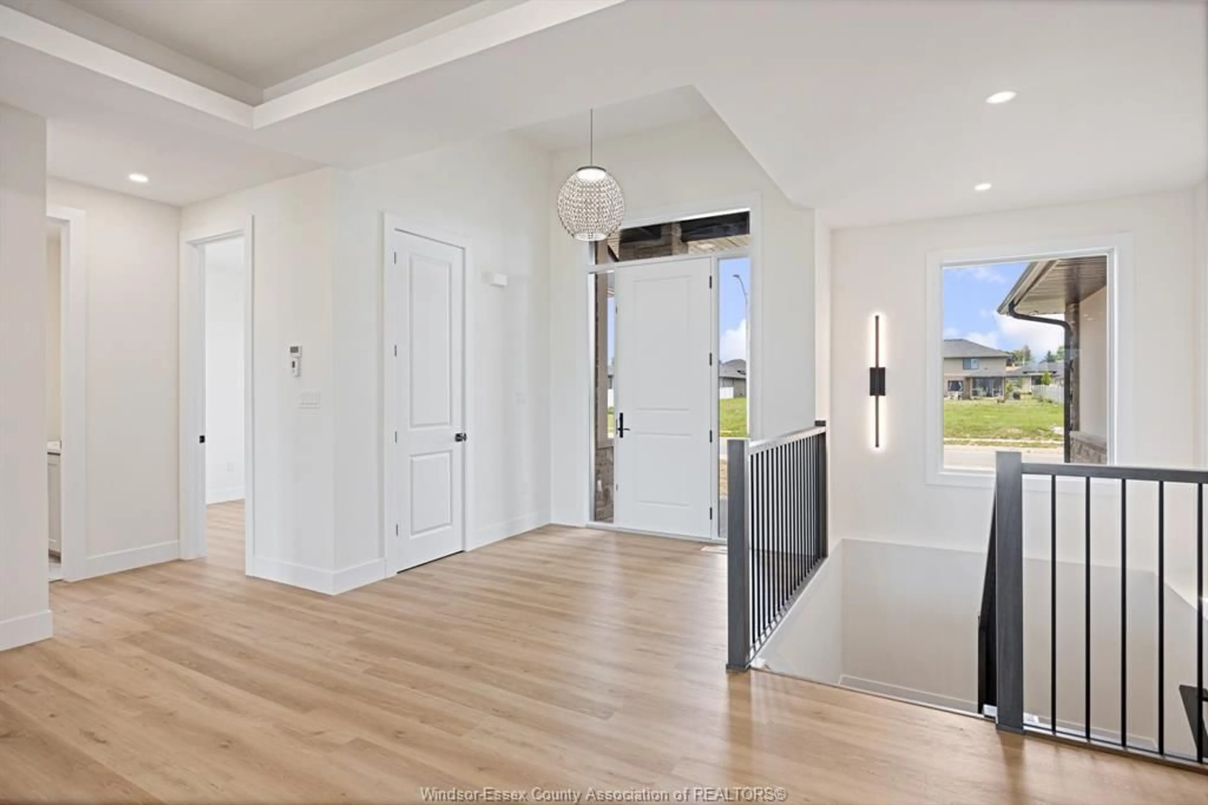Indoor entryway for 1909 SANNITA Ave, Kingsville Ontario N9Y 0G6