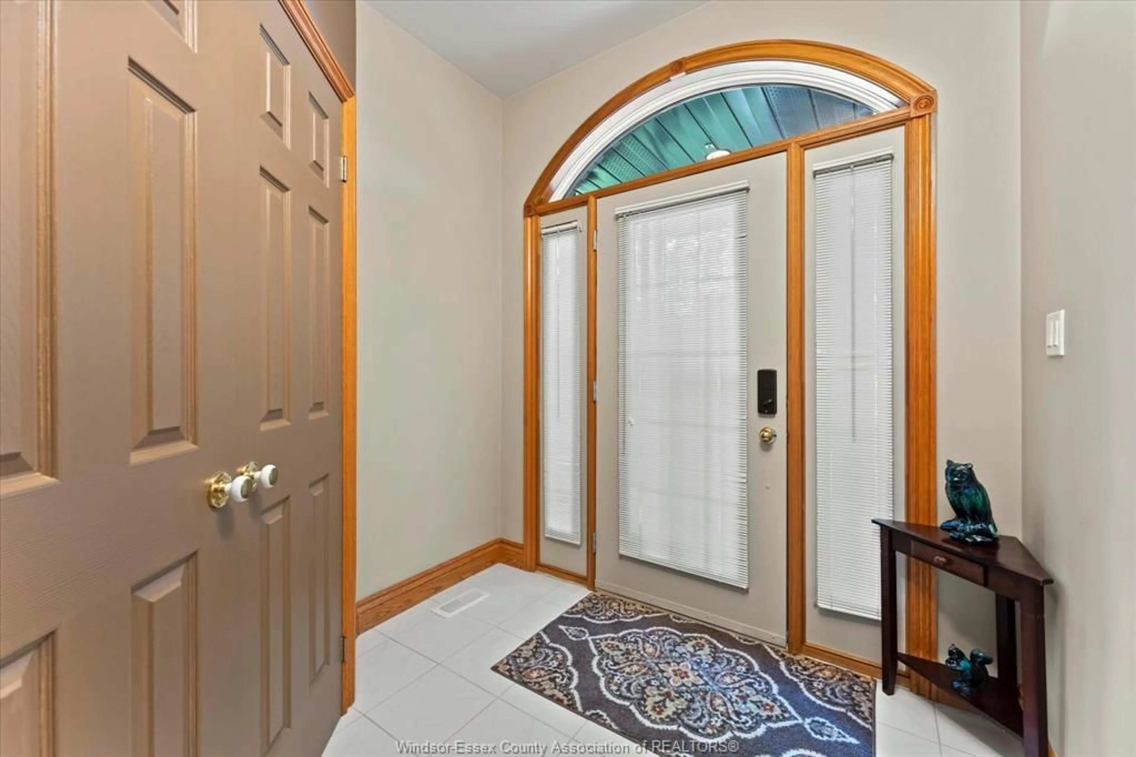 Indoor entryway for 44 WORCHESTER, Leamington Ontario N8H 5C1