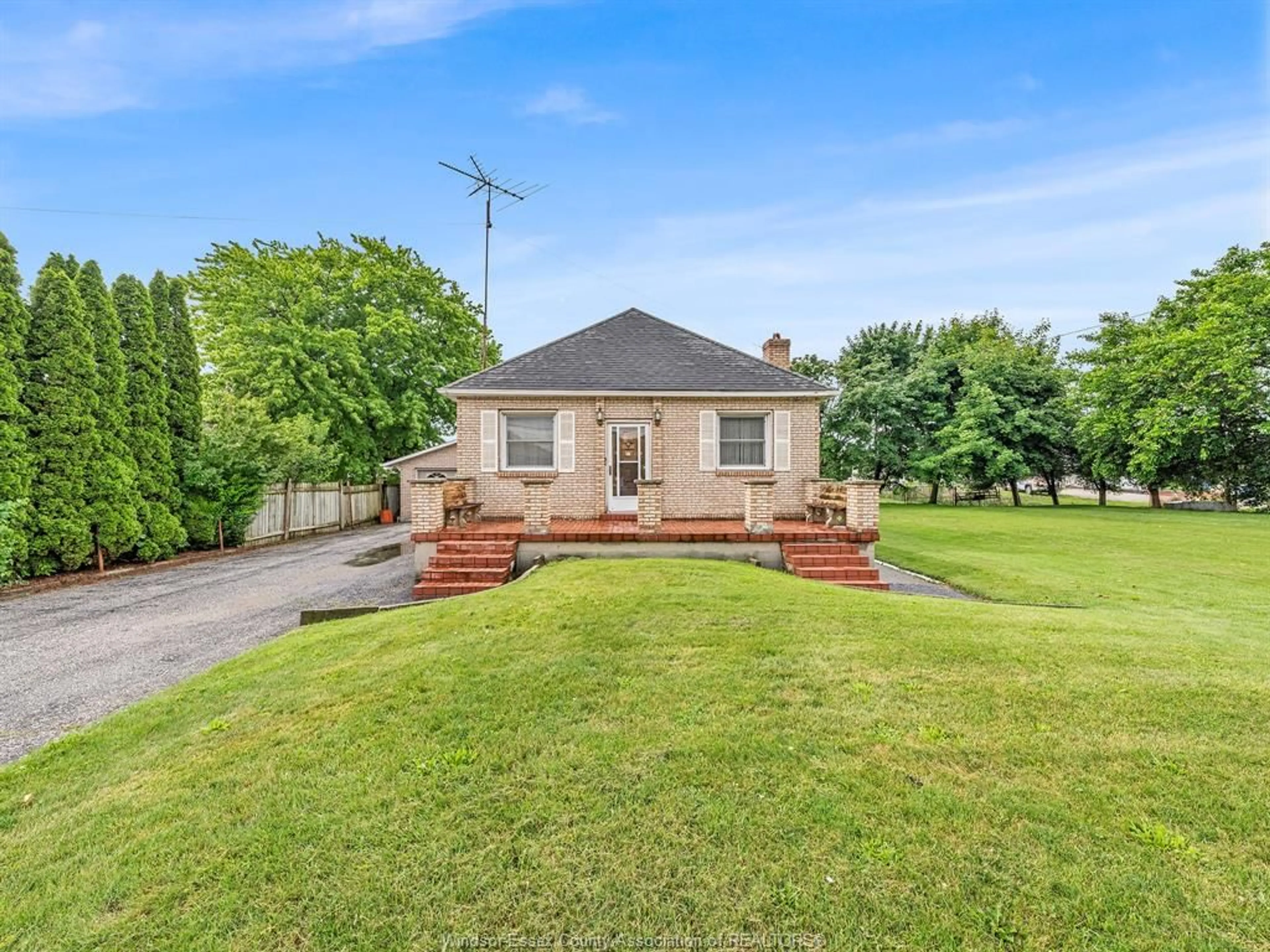 A pic from outside/outdoor area/front of a property/back of a property/a pic from drone, unknown for 534 MERSEA 3 Rd, Leamington Ontario N8H 3V5
