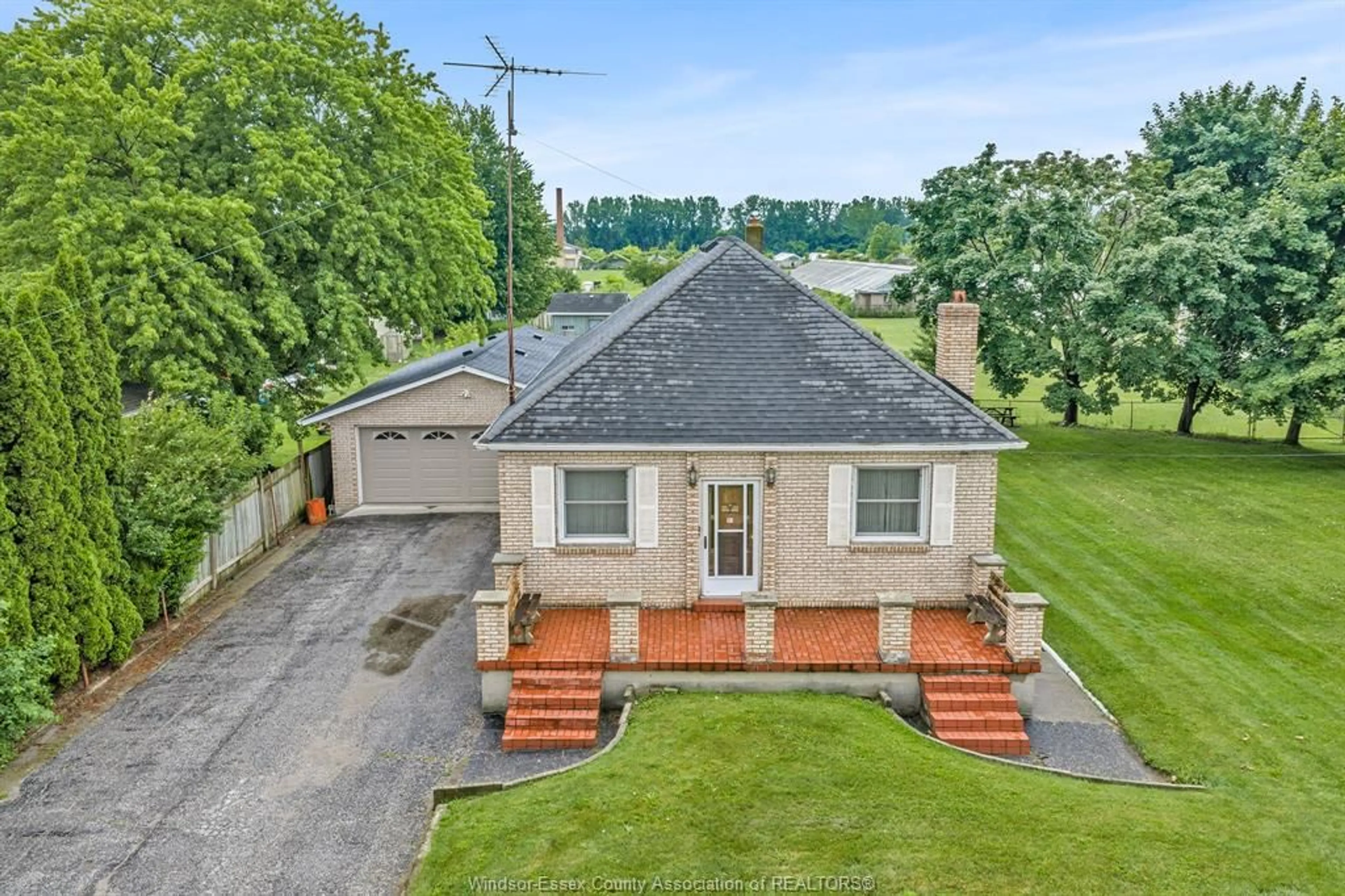 A pic from outside/outdoor area/front of a property/back of a property/a pic from drone, unknown for 534 MERSEA 3 Rd, Leamington Ontario N8H 3V5