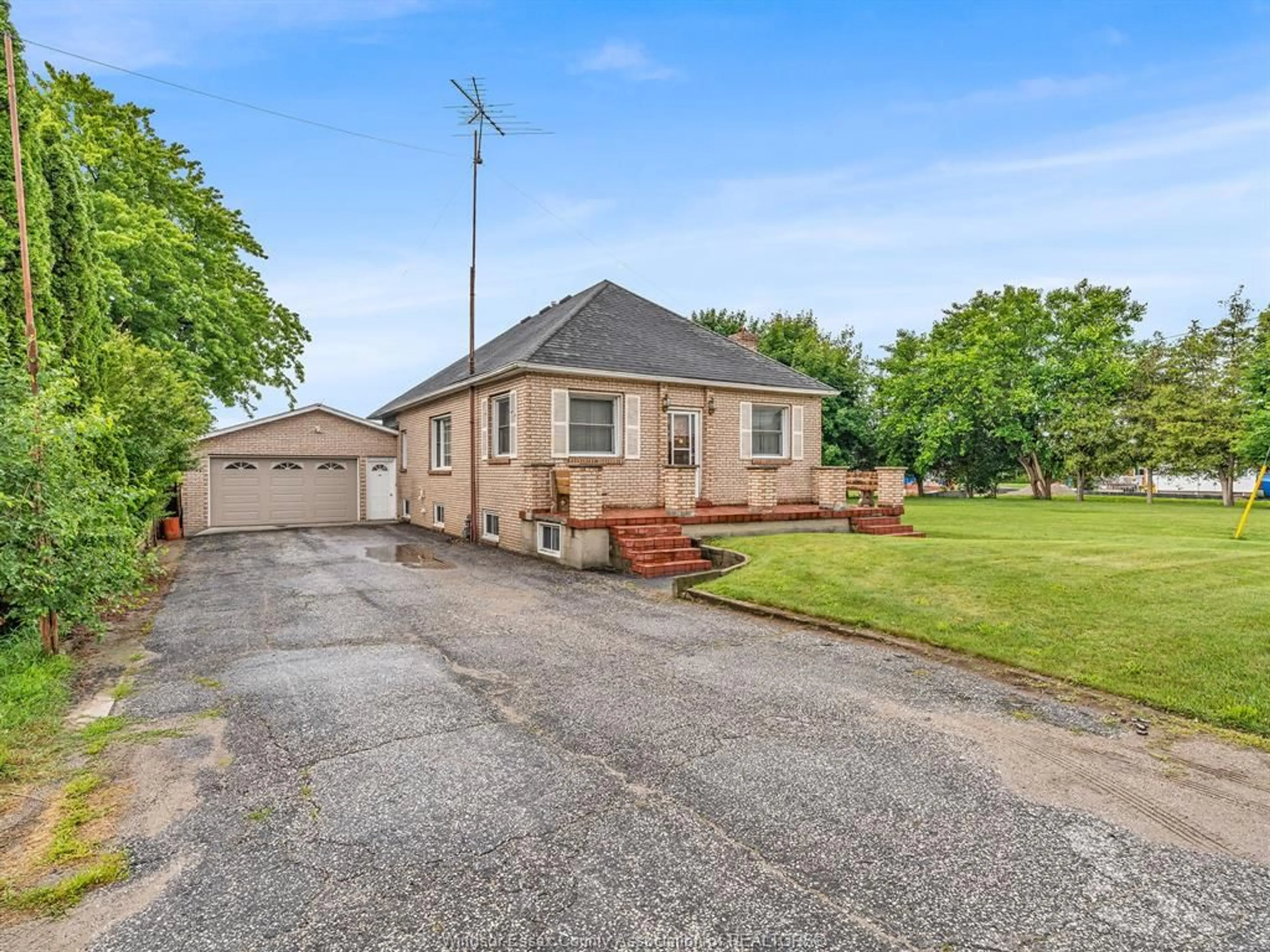 A pic from outside/outdoor area/front of a property/back of a property/a pic from drone, street for 534 MERSEA 3 Rd, Leamington Ontario N8H 3V5