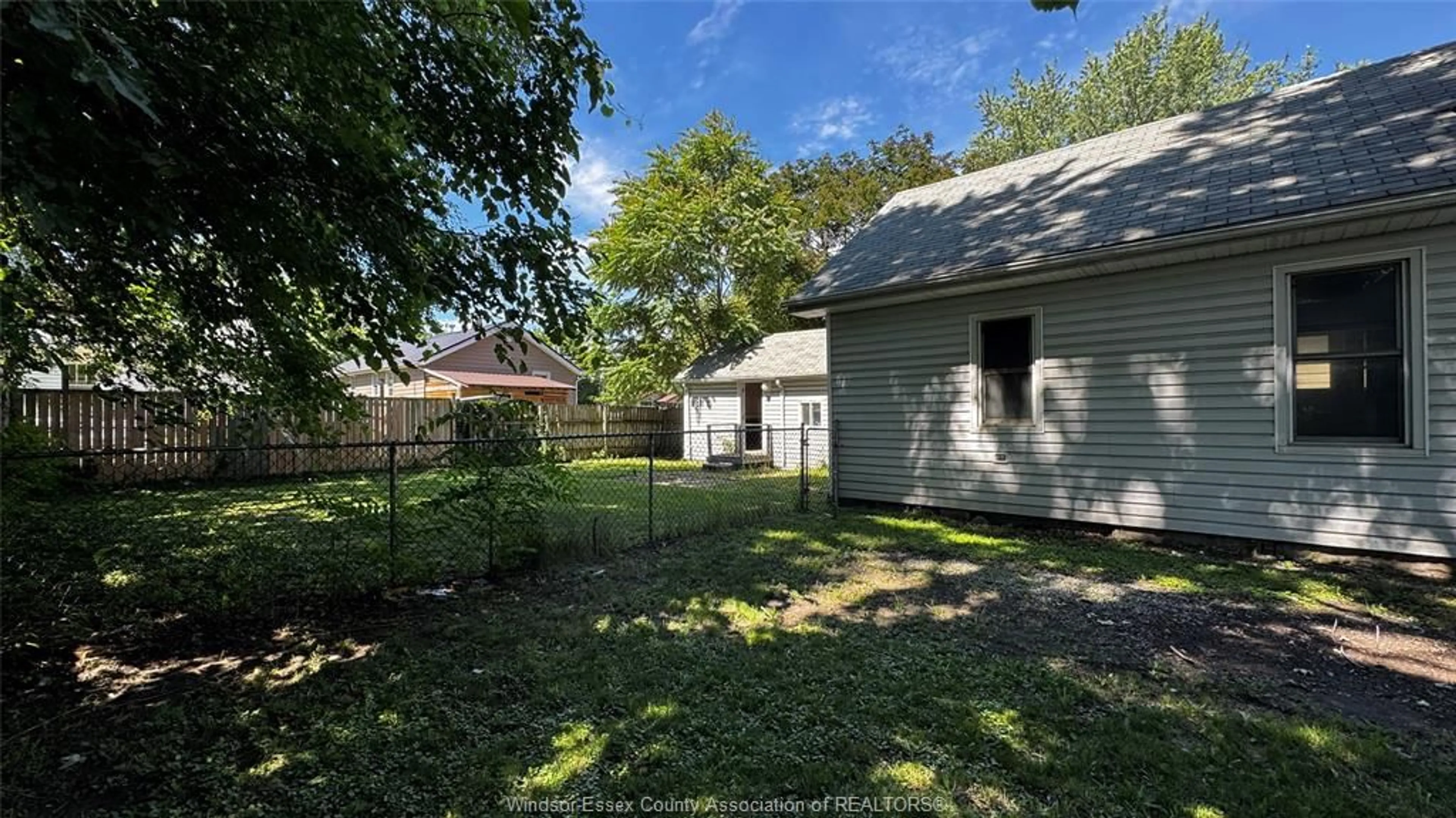 A pic from outside/outdoor area/front of a property/back of a property/a pic from drone, street for 377 CHAPPELL, Windsor Ontario N9C 3C6
