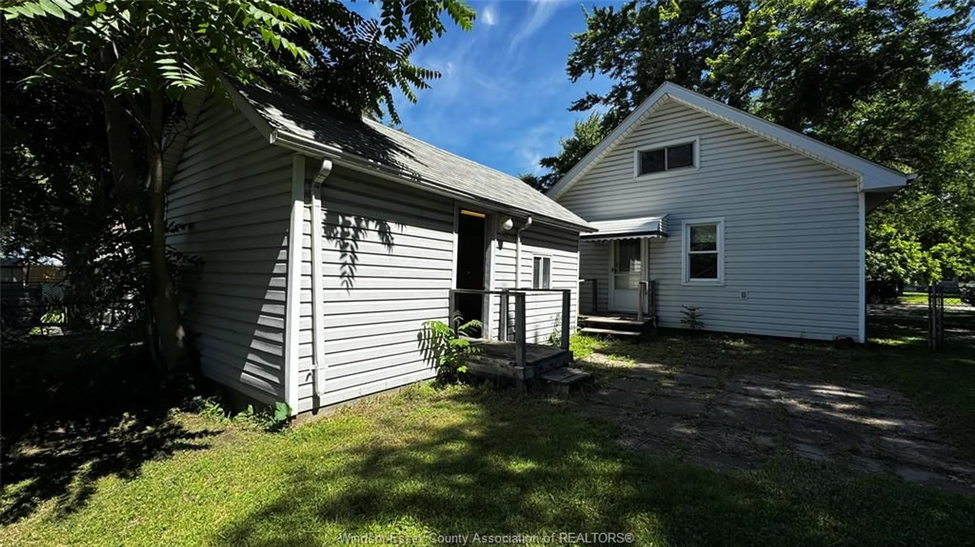 A pic from outside/outdoor area/front of a property/back of a property/a pic from drone, street for 377 CHAPPELL, Windsor Ontario N9C 3C6