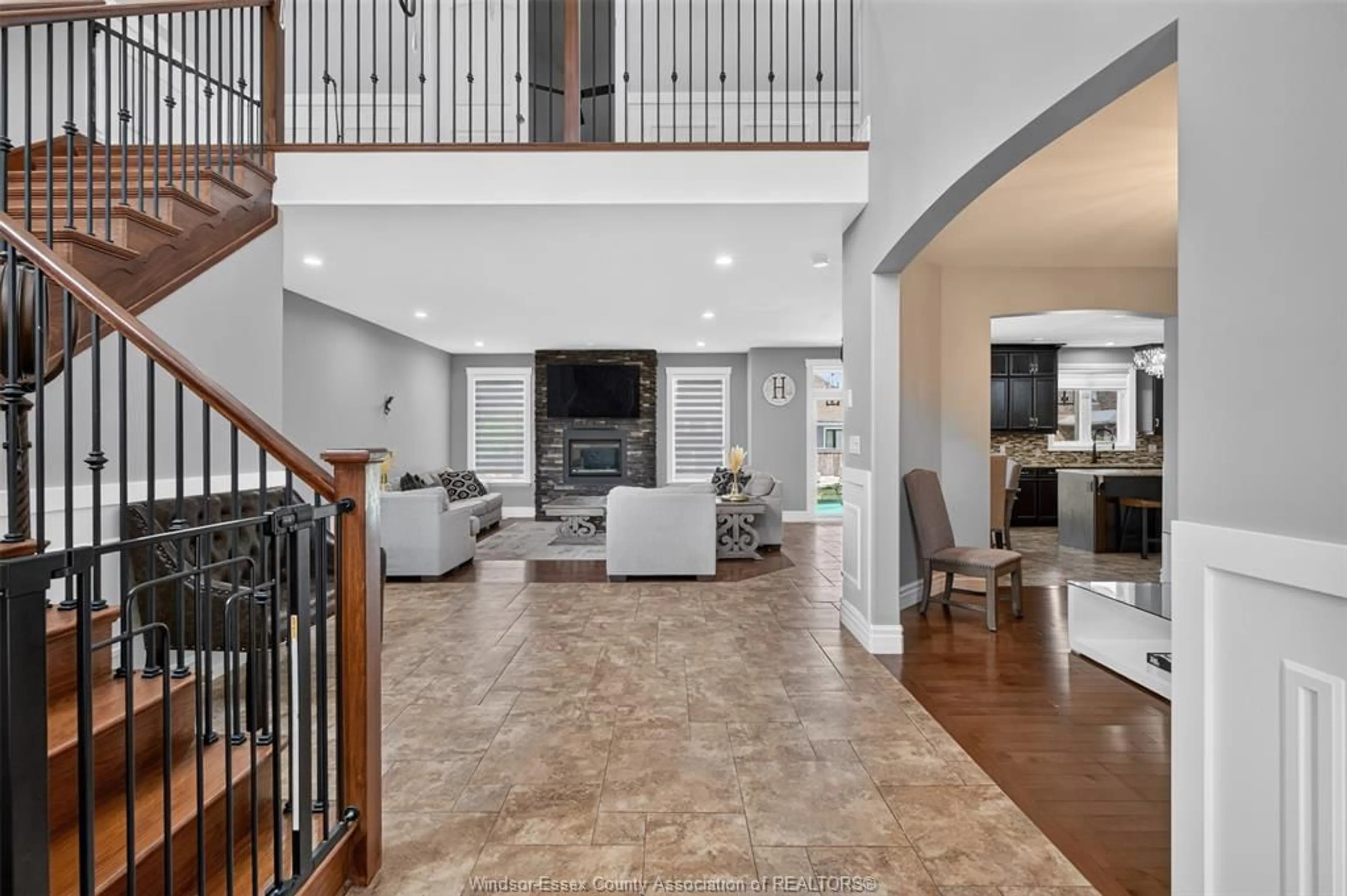Indoor foyer for 1092 REGENCY Cres, Lakeshore Ontario N0R 1A0