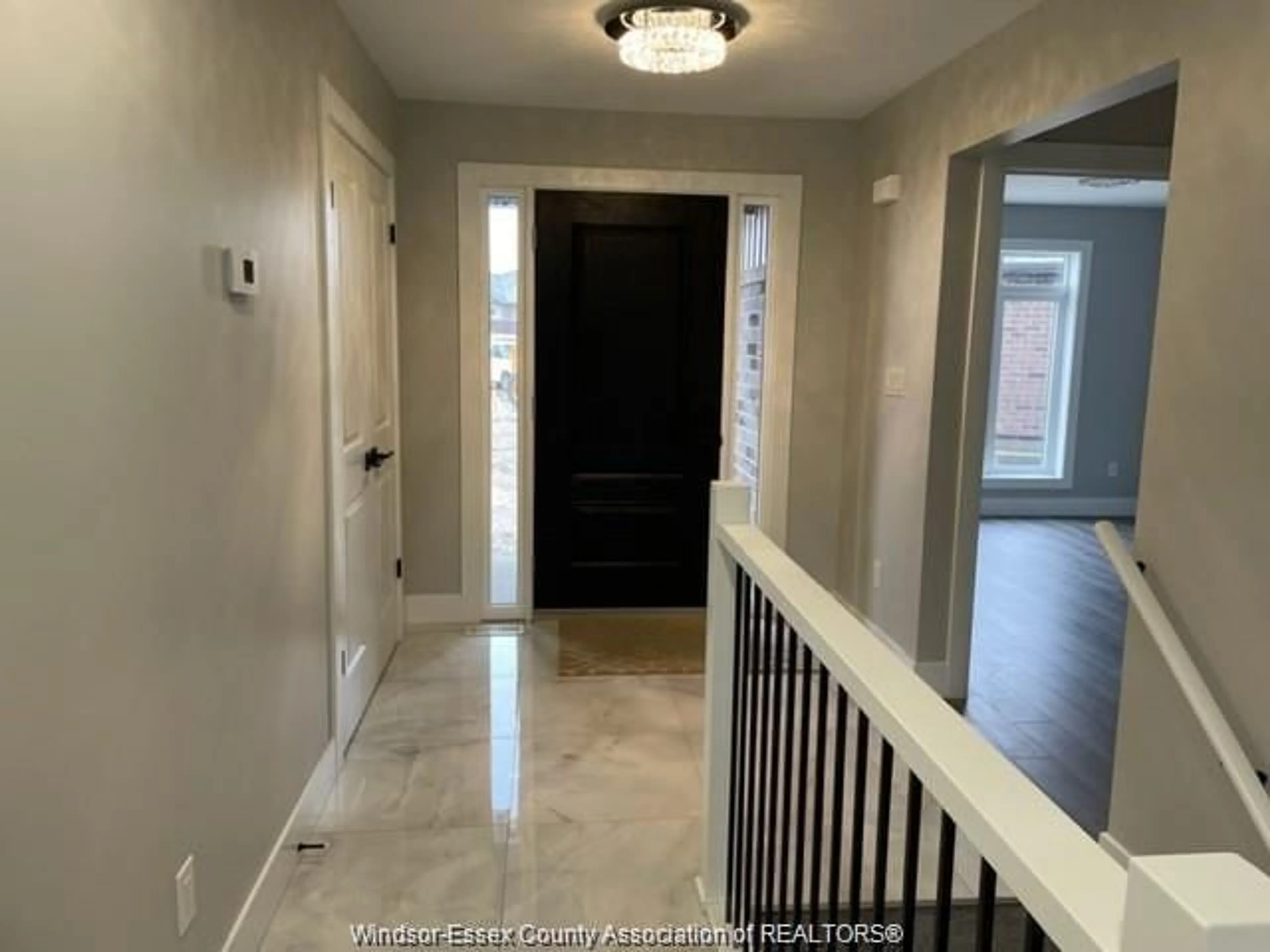 Indoor entryway for 85 BORDEAUX Pl, Chatham Ontario N7M 0S4