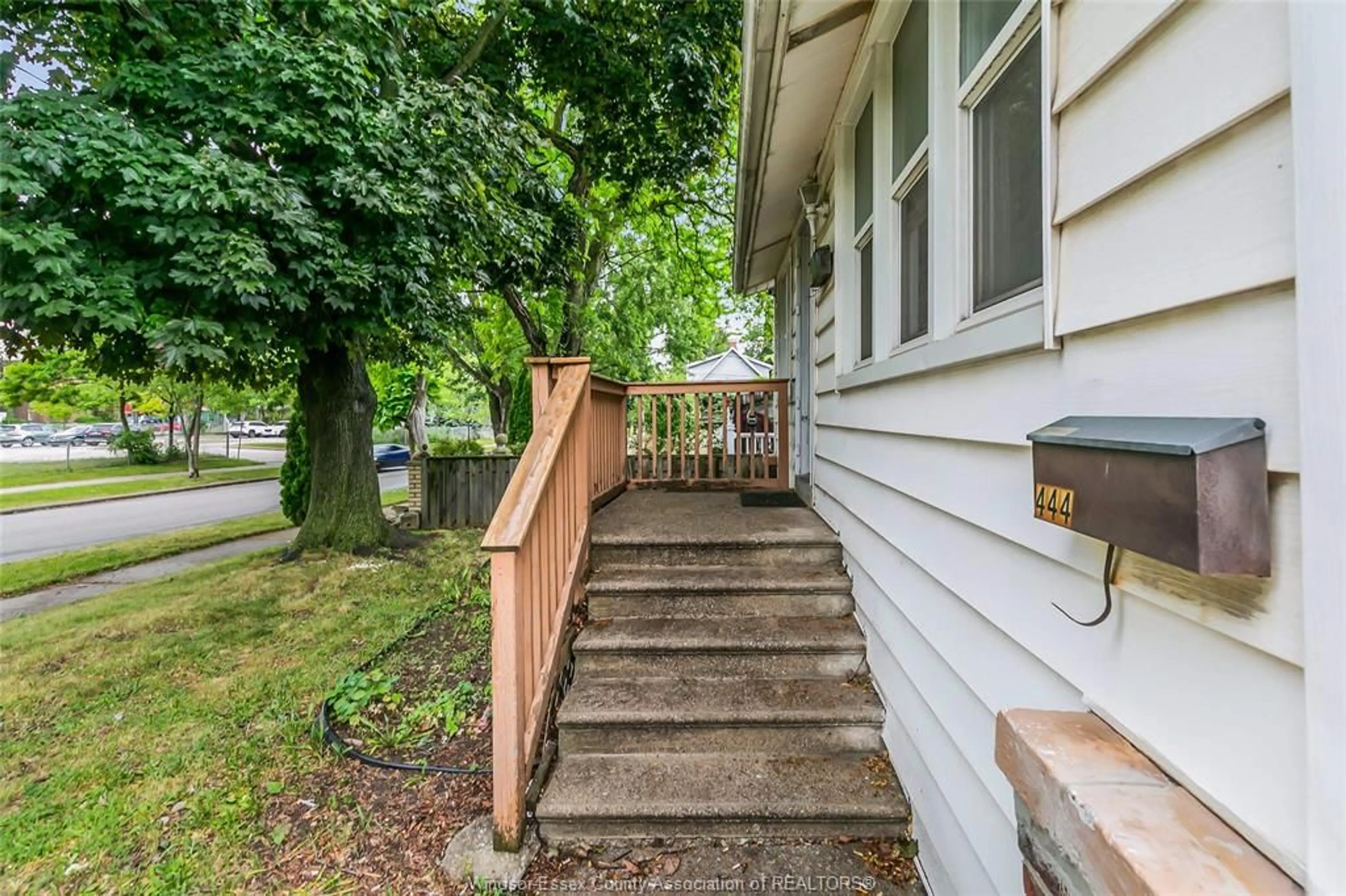 Patio, street for 444 DETROIT, Windsor Ontario N9C 2P7