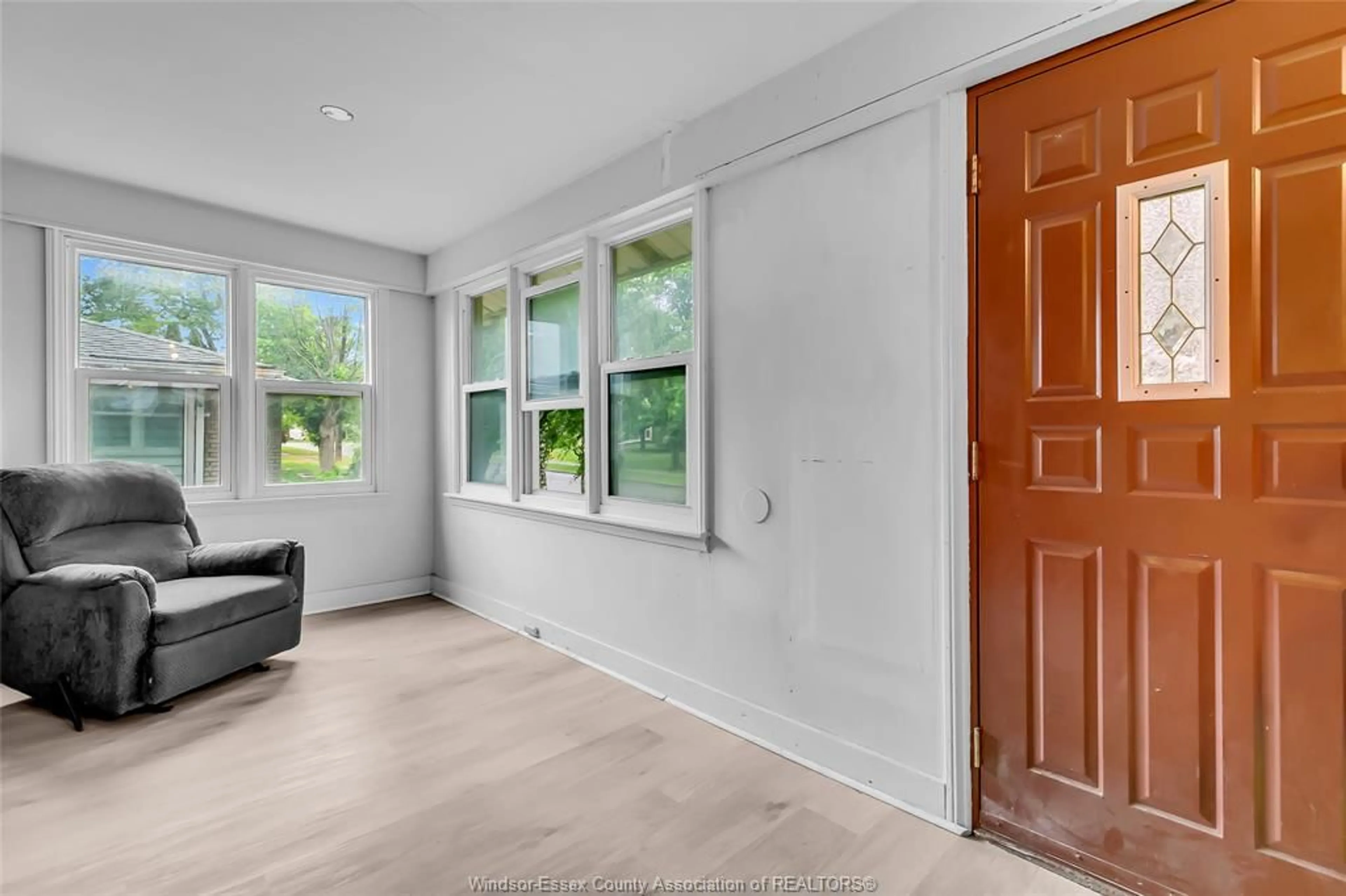 Indoor entryway for 444 DETROIT, Windsor Ontario N9C 2P7