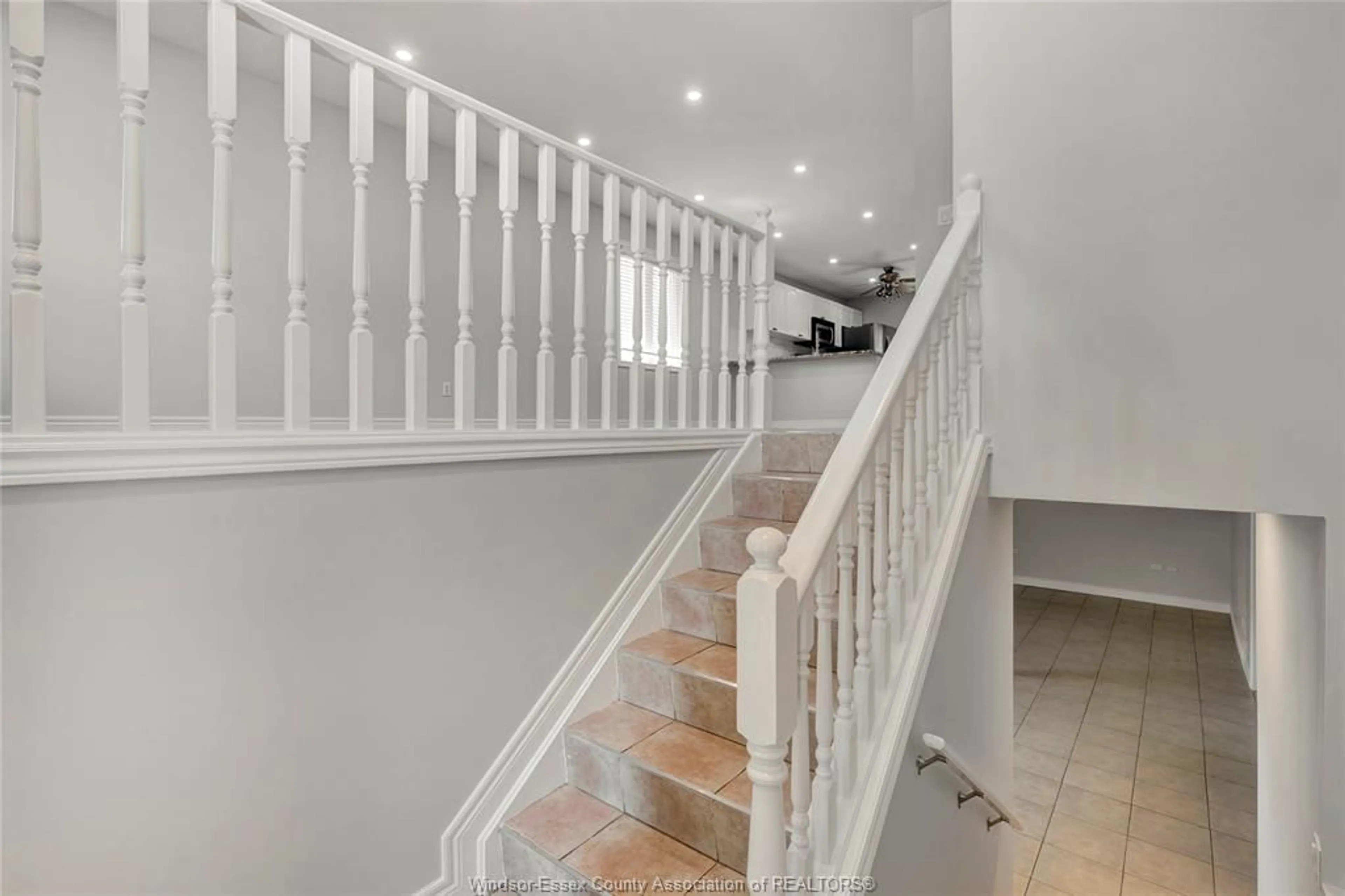 Stairs for 10920 SPRINGHOLLOW Dr, Windsor Ontario N8P 1V2