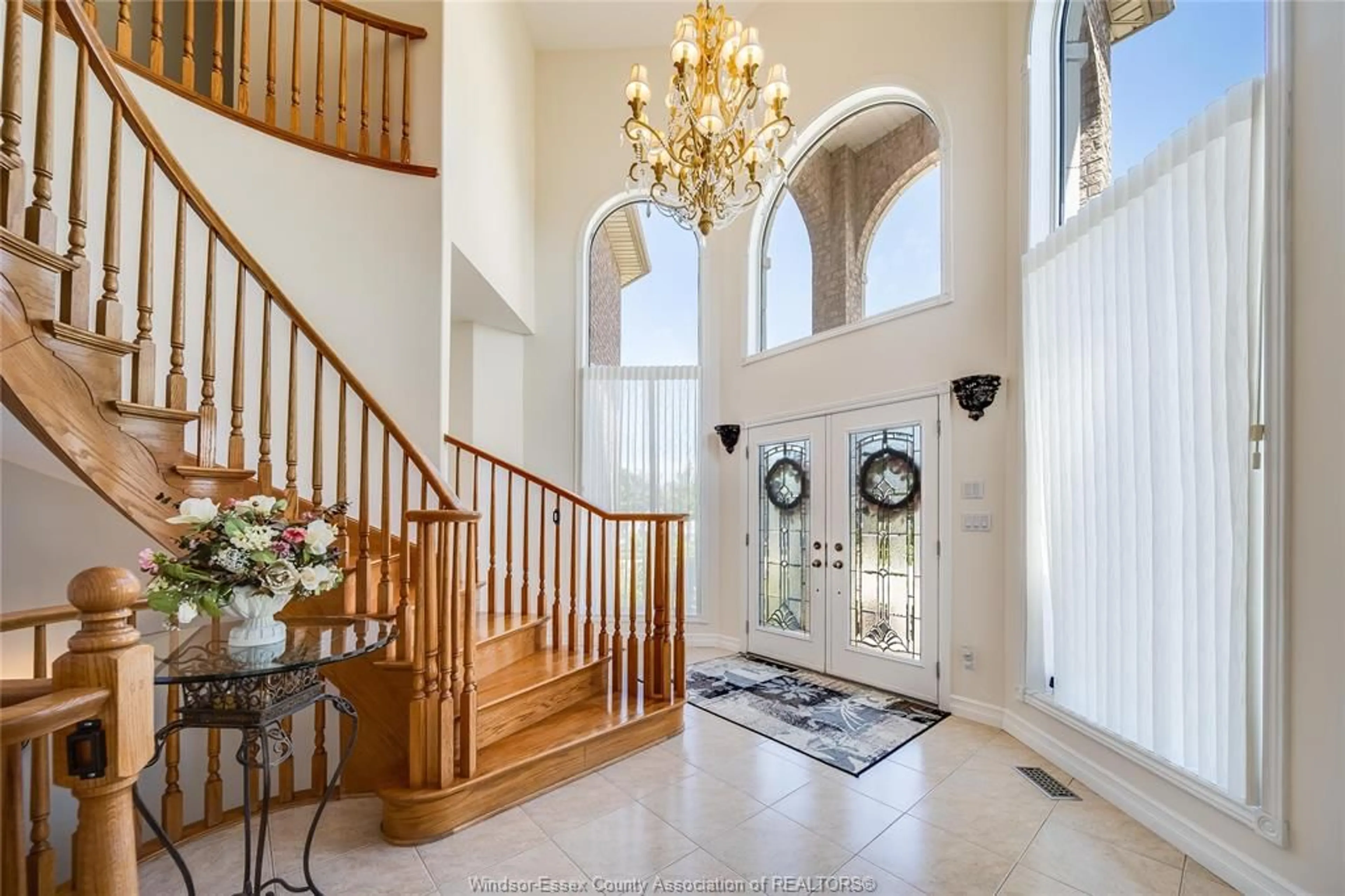 Indoor foyer for 498 CLYDESDALE Crt, Lakeshore Ontario N0R 1A0