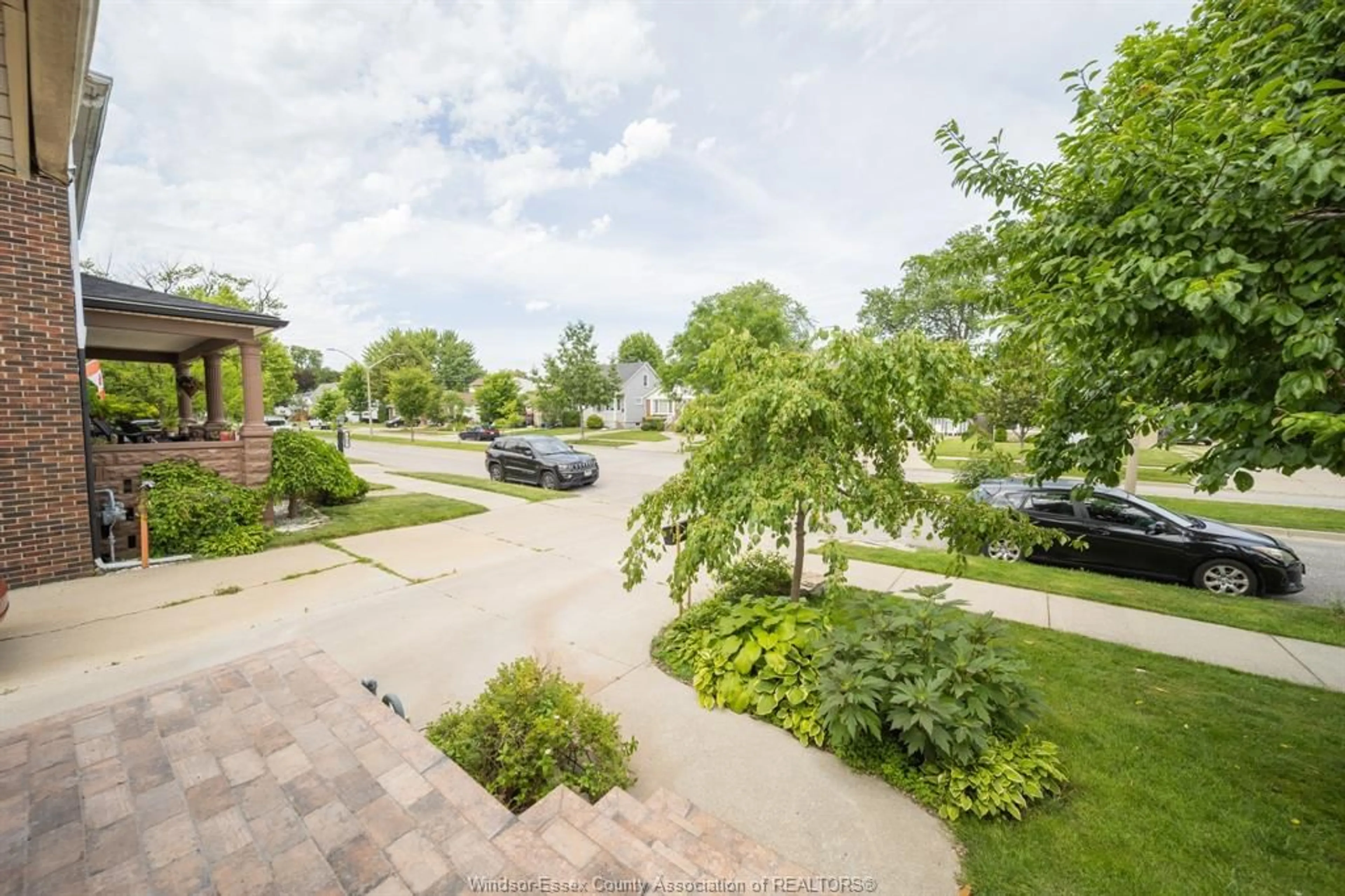 A pic from outside/outdoor area/front of a property/back of a property/a pic from drone, street for 971 FAIRVIEW, Windsor Ontario N8S 3G6