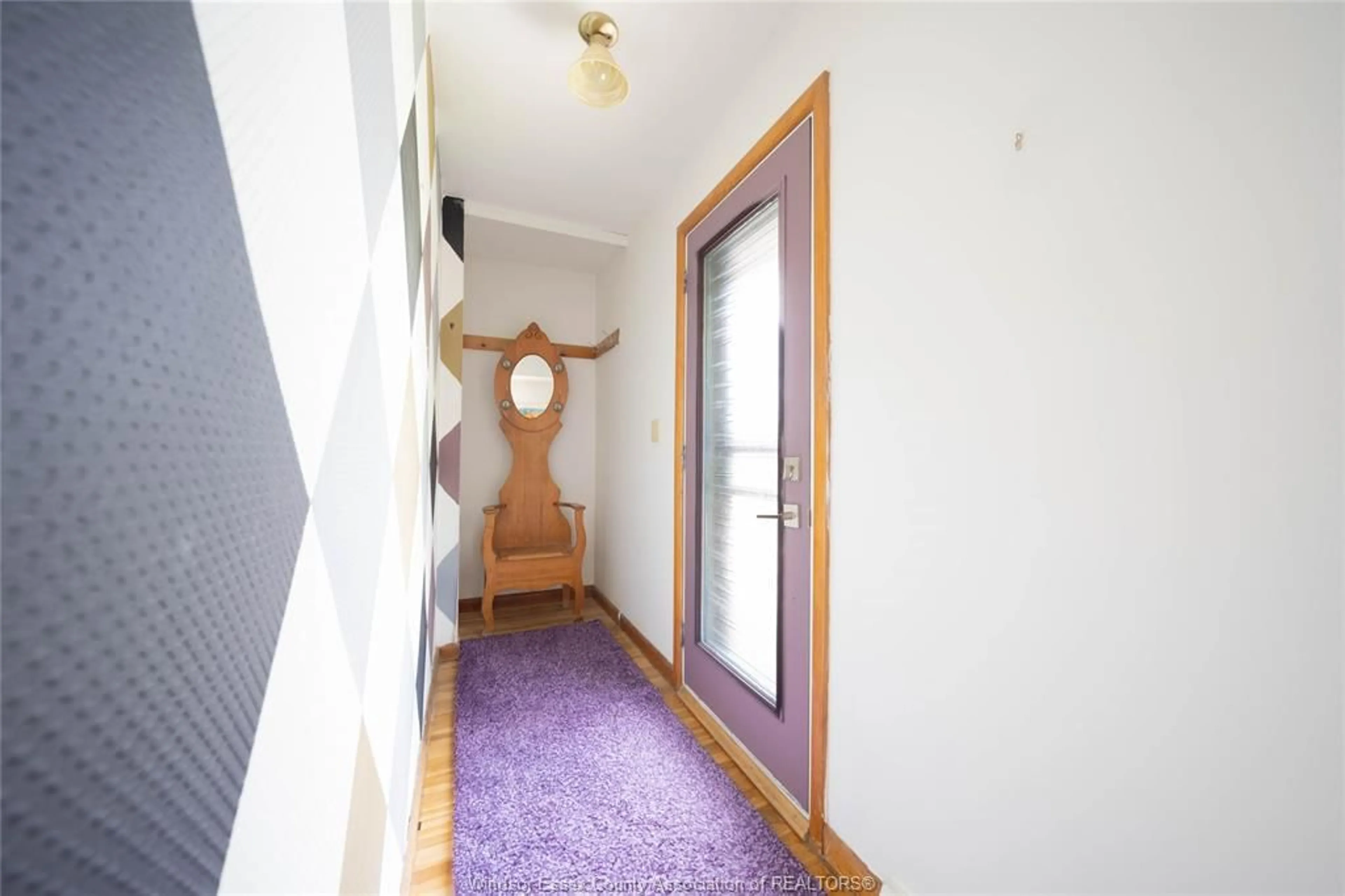 Indoor foyer for 971 FAIRVIEW, Windsor Ontario N8S 3G6