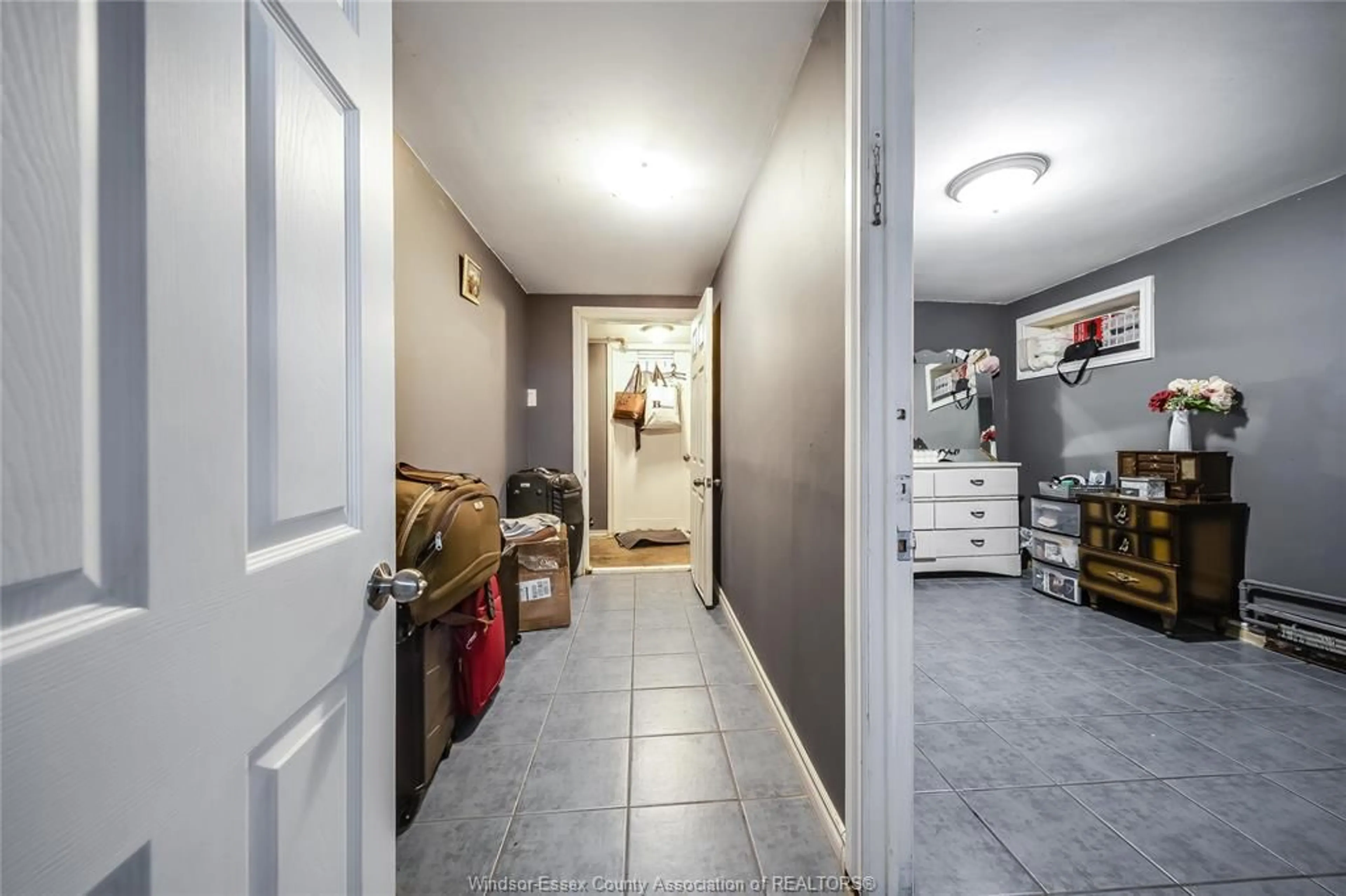 Indoor entryway for 756-758 BRANT St, Windsor Ontario N9A 3E8