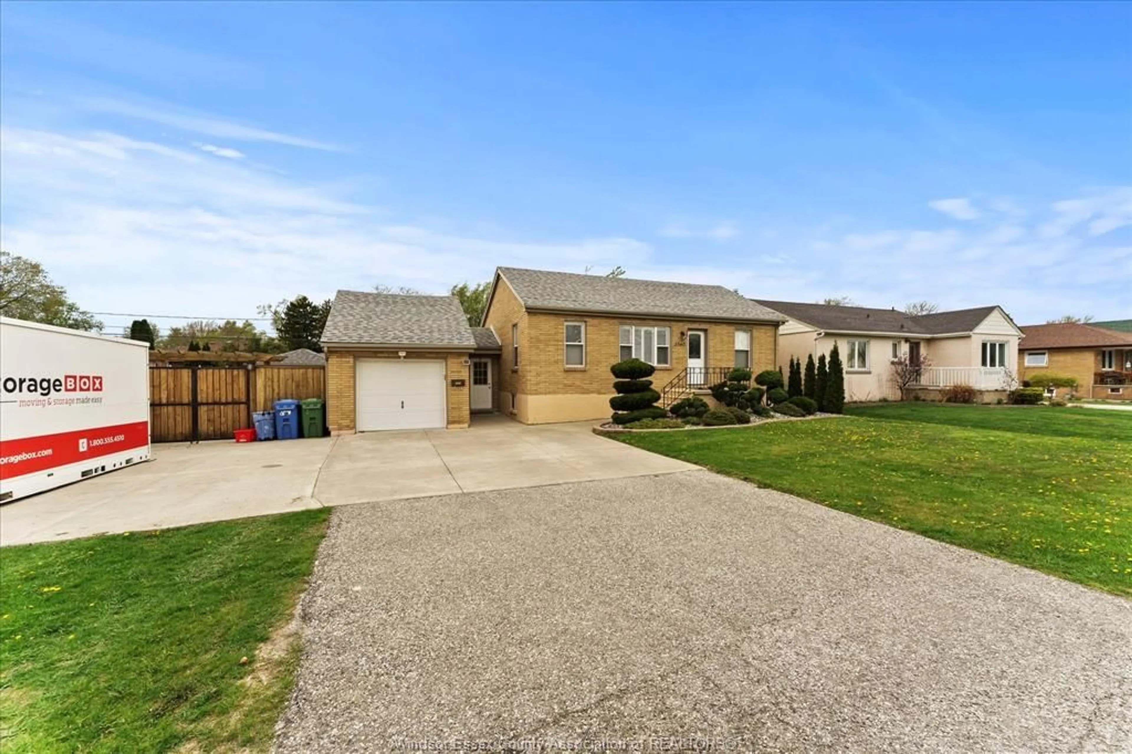 A pic from outside/outdoor area/front of a property/back of a property/a pic from drone, street for 2563 MELDRUM, Windsor Ontario N8W 4E9