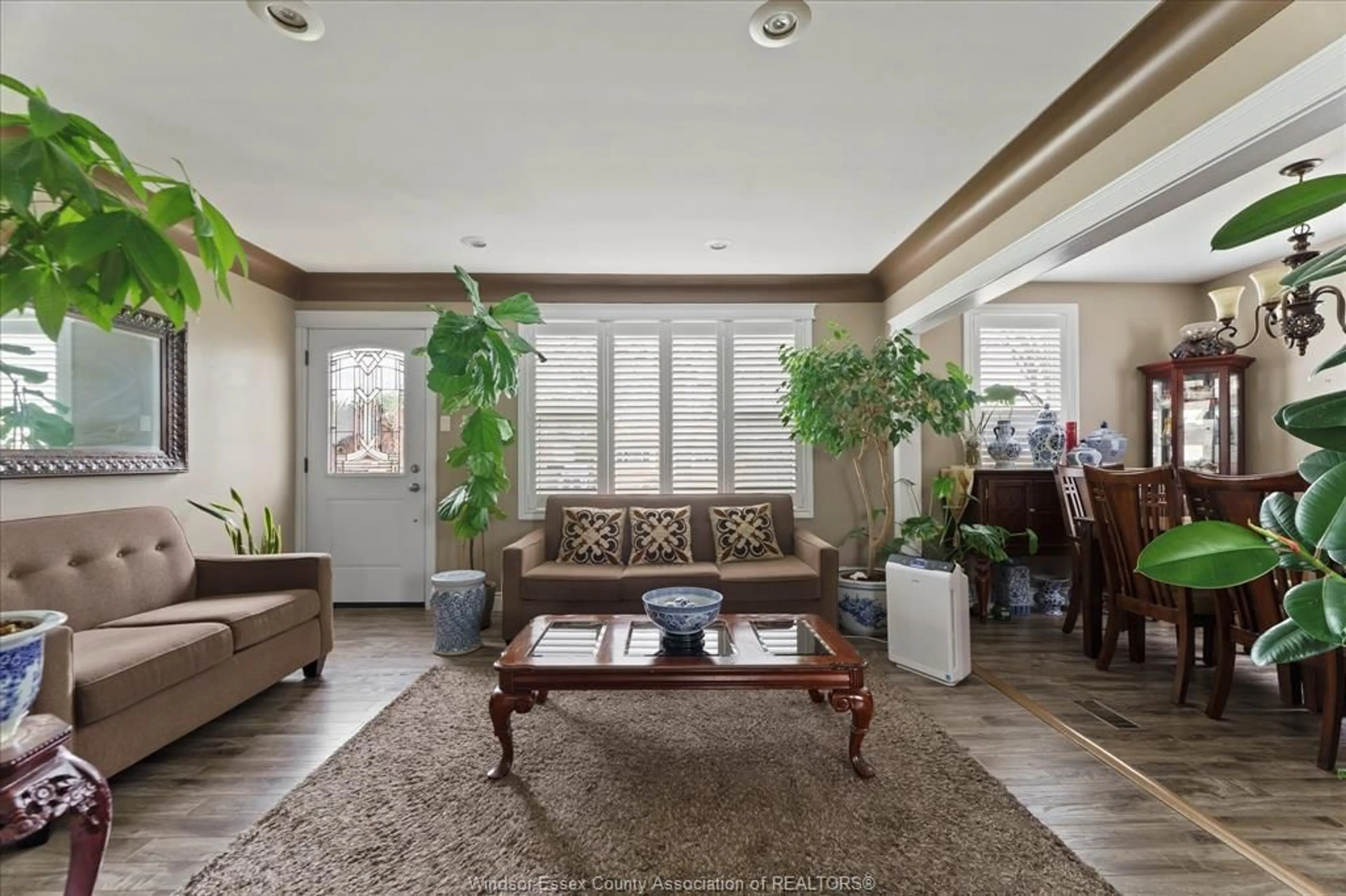 Lobby for 2563 MELDRUM, Windsor Ontario N8W 4E9