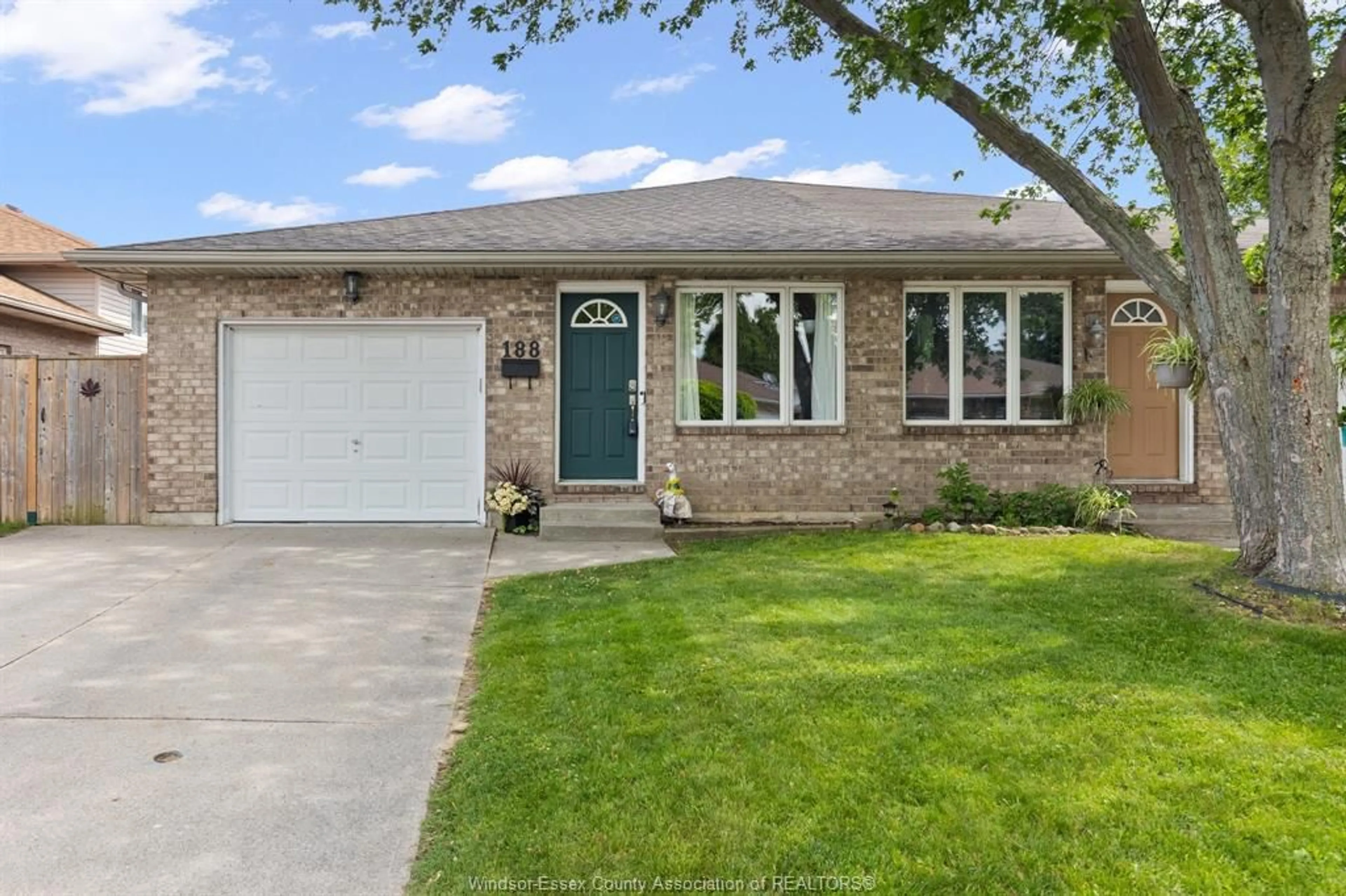Home with brick exterior material, street for 188 MARLBOROUGH St, Leamington Ontario N8H 5G3