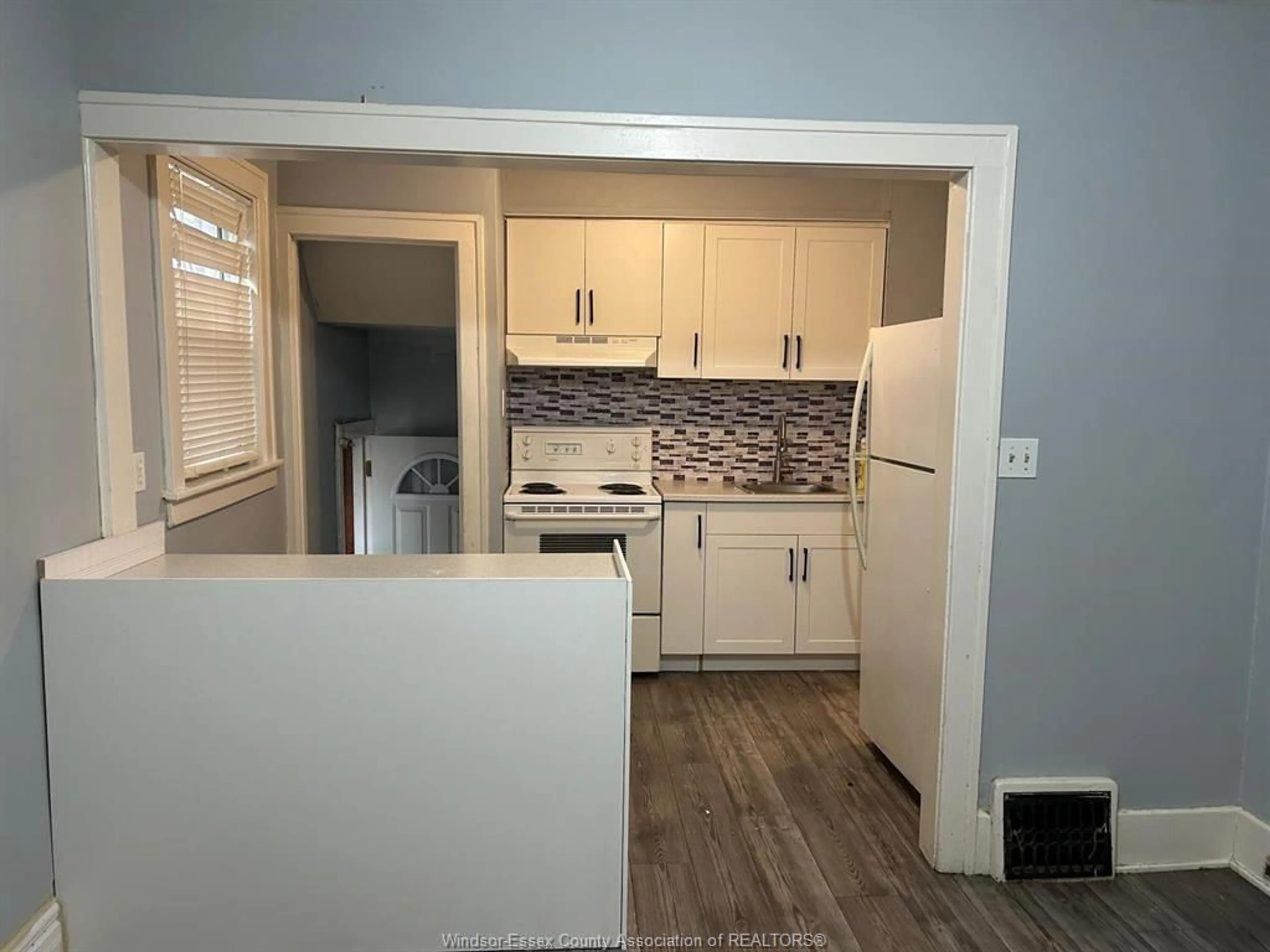 Standard kitchen, unknown for 770 RANDOLPH, Windsor Ontario N9B 2T8