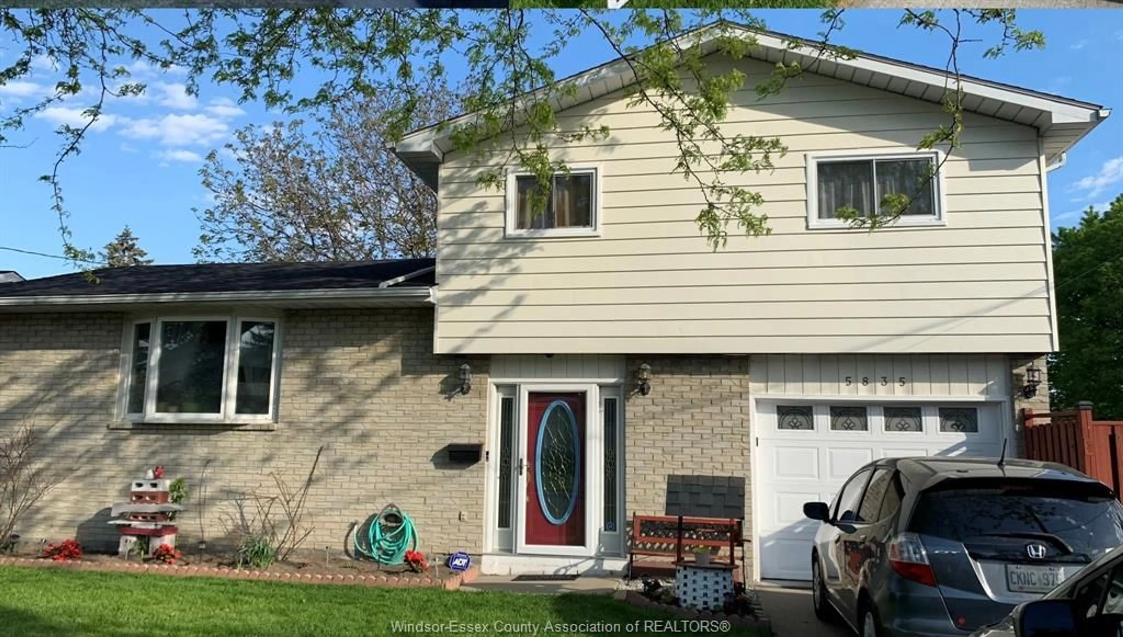 Home with vinyl exterior material, street for 5835 ROSE St, Windsor Ontario N8T 3E6