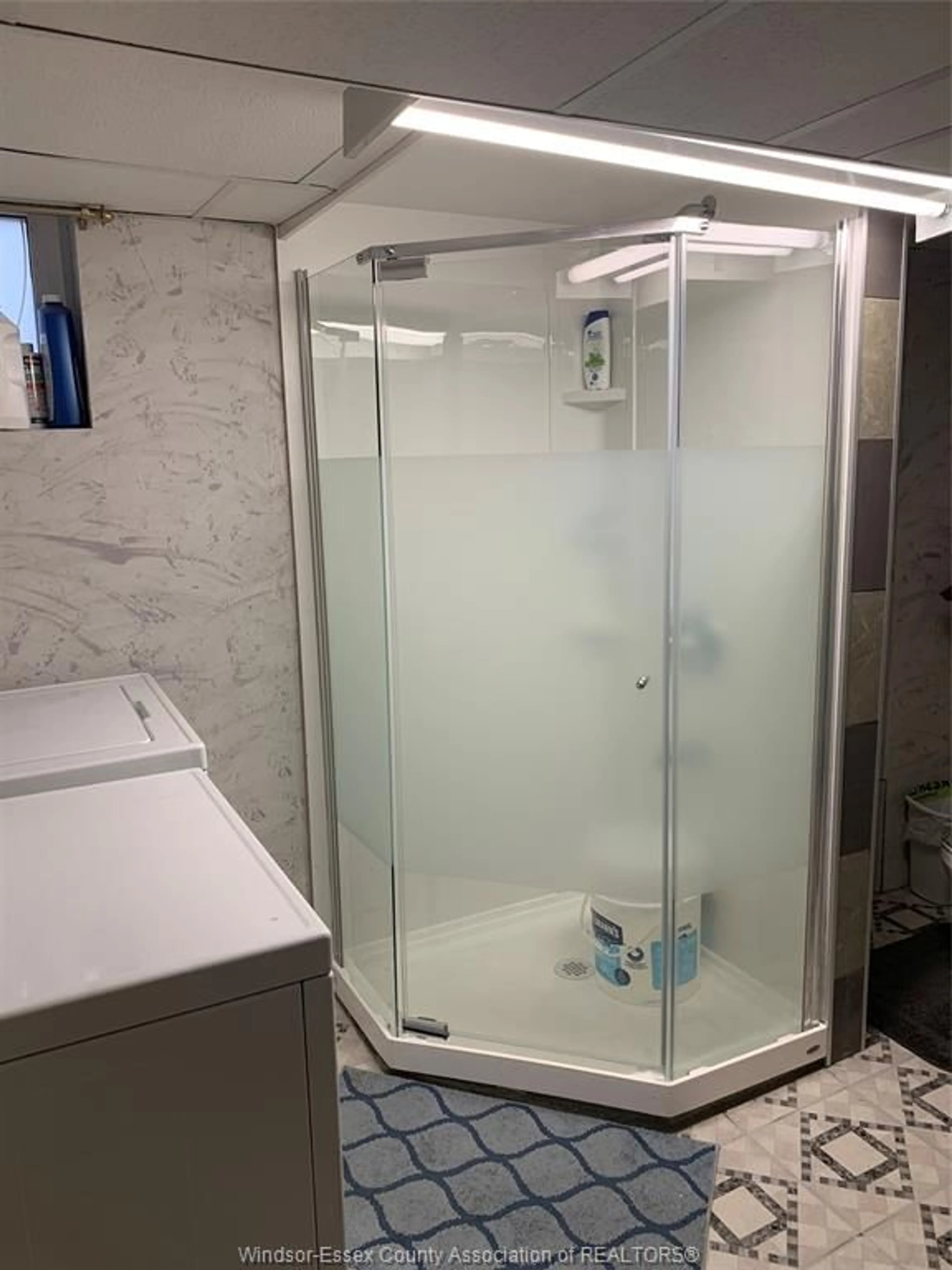Standard bathroom, floor is not visible for 5835 ROSE St, Windsor Ontario N8T 3E6