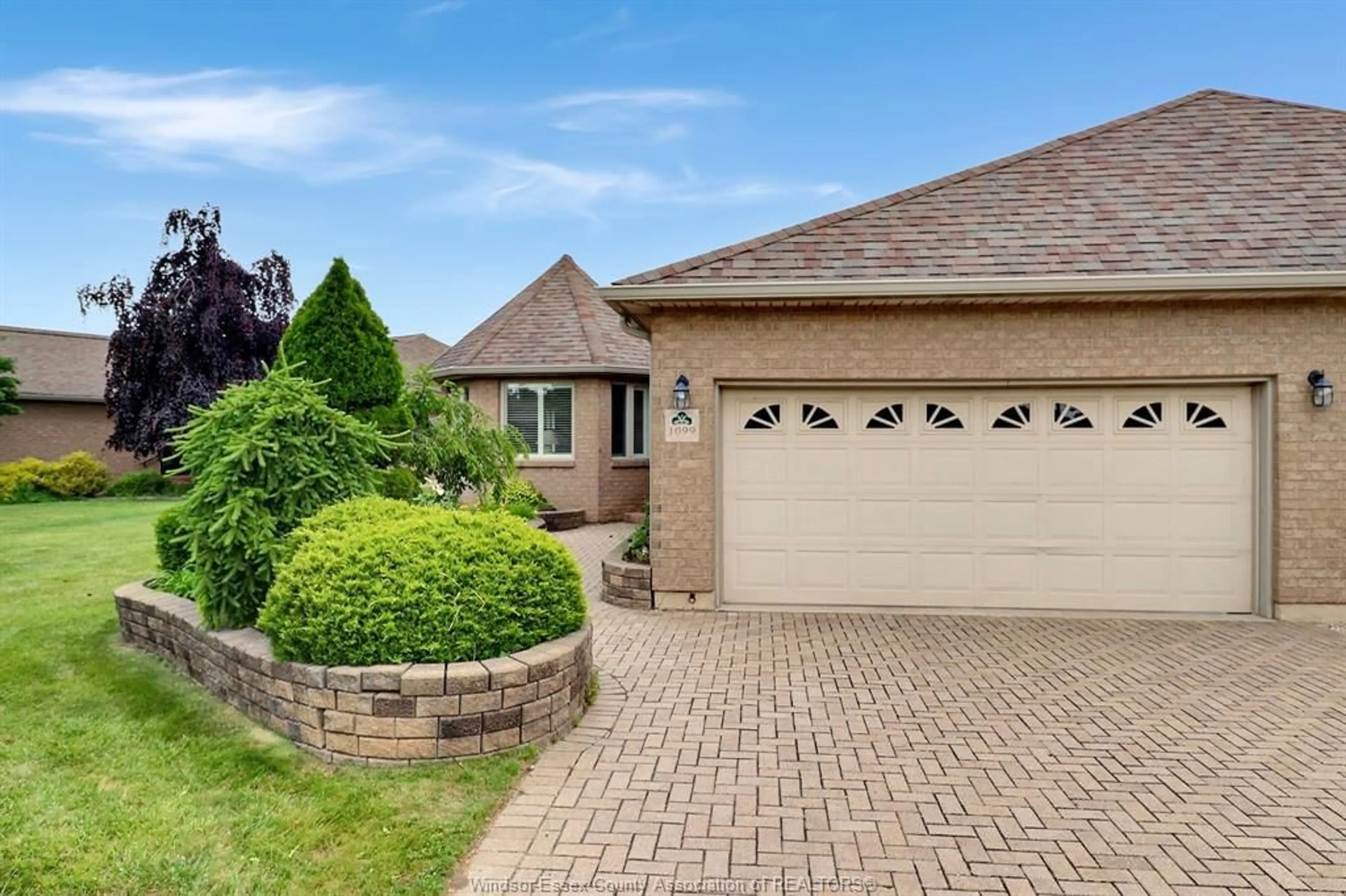 Home with brick exterior material, street for 1099 IMPERIAL Cres, Windsor Ontario N9G 2T4