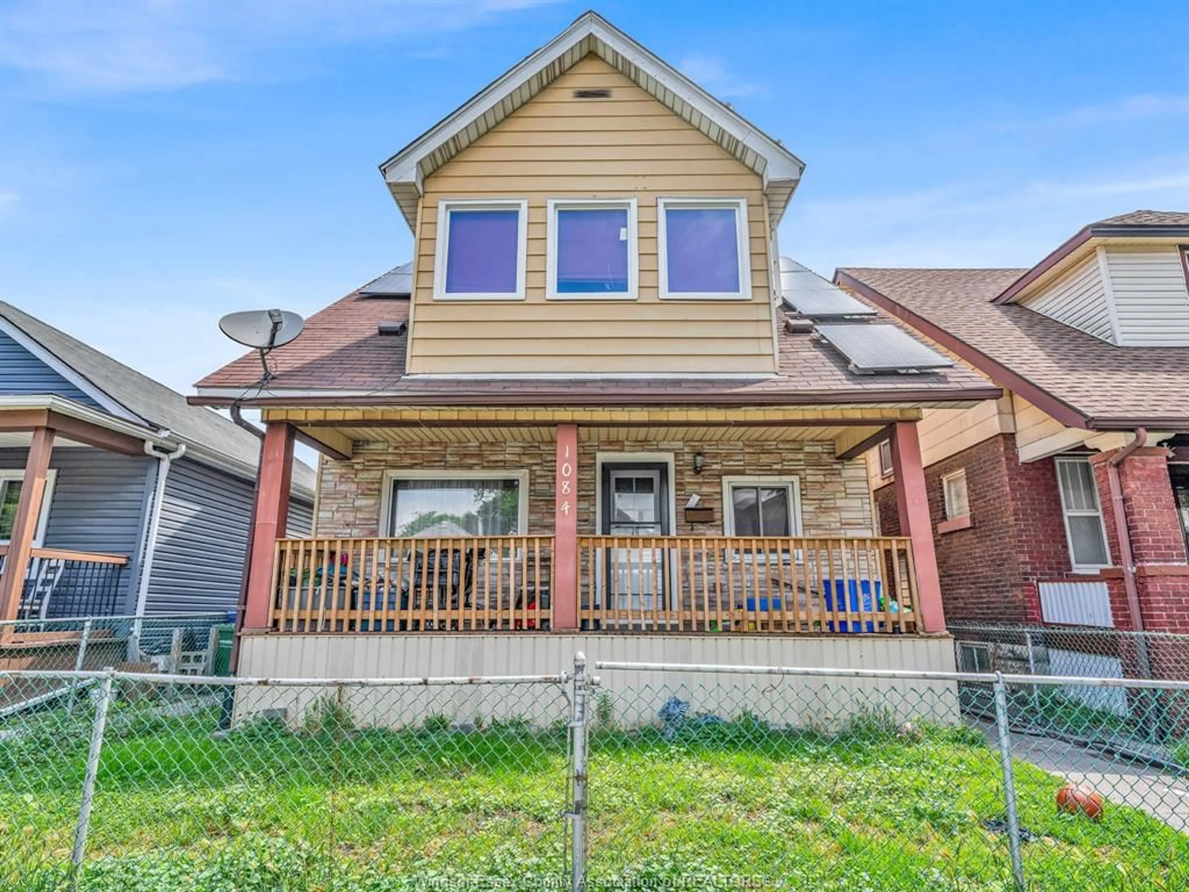 Home with brick exterior material, street for 1084 HICKORY, Windsor Ontario N8Y 3S1
