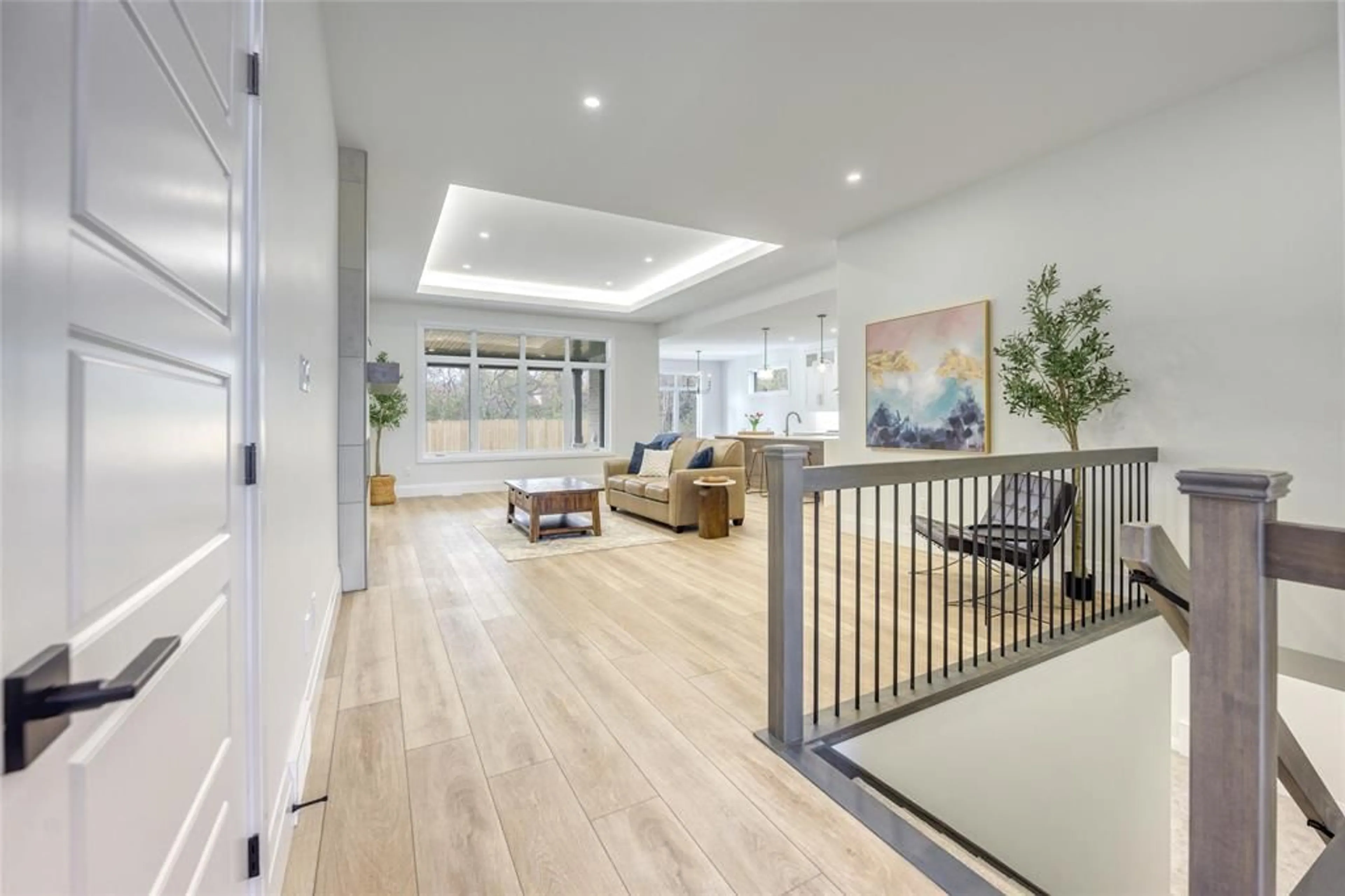Indoor foyer for 184 SANDPIPER Dr, Sarnia Ontario N7S 0E7
