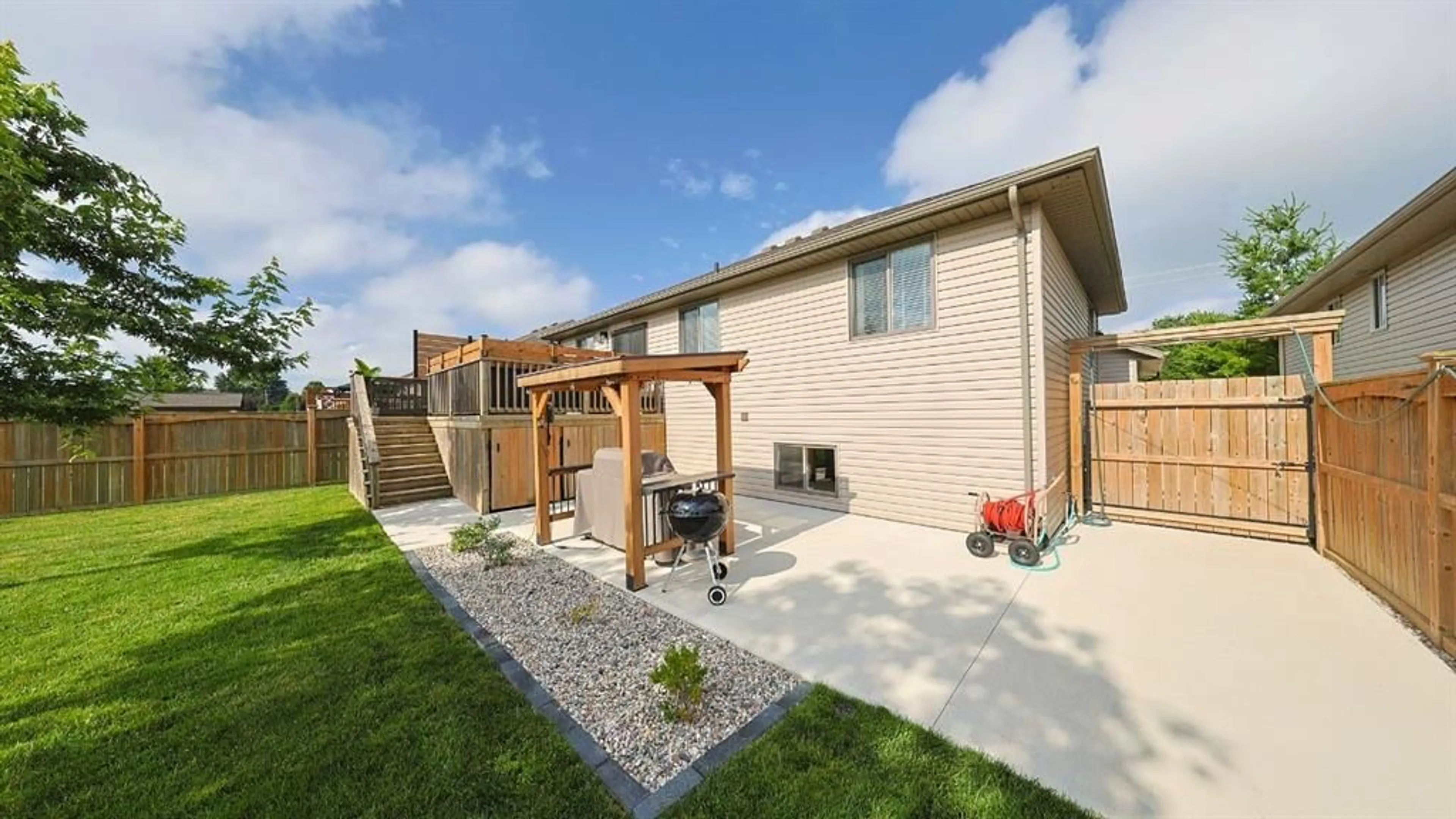 Patio, street for 442 Colborne St, St Clair Ontario N0N 1G0
