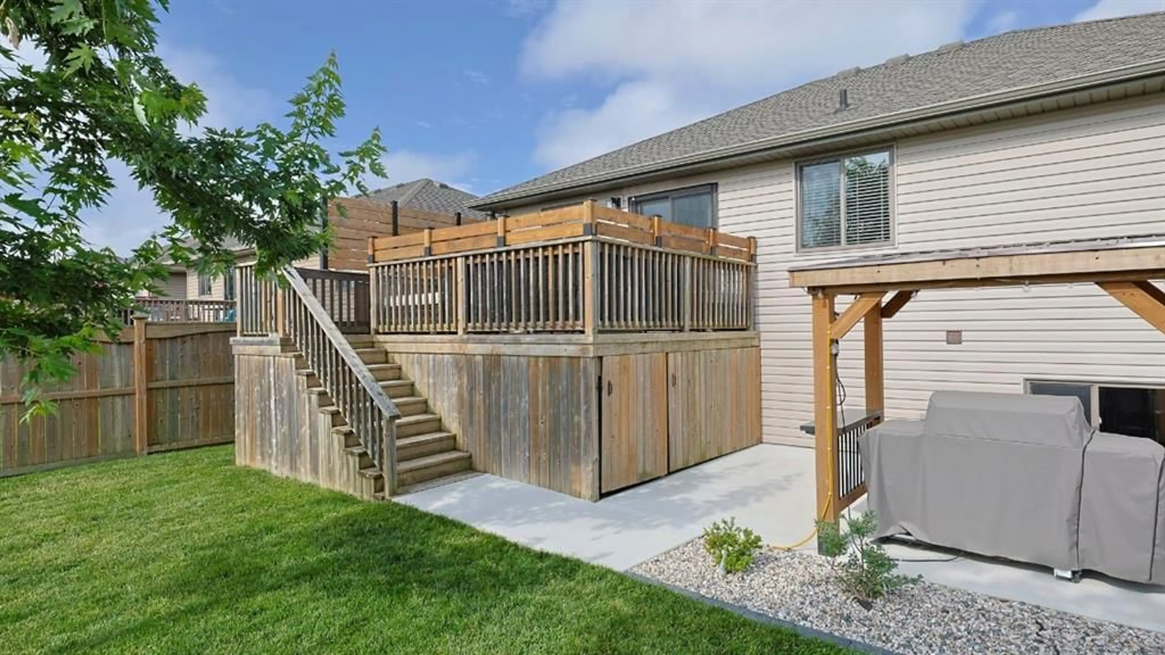 Patio, street for 442 Colborne St, St Clair Ontario N0N 1G0