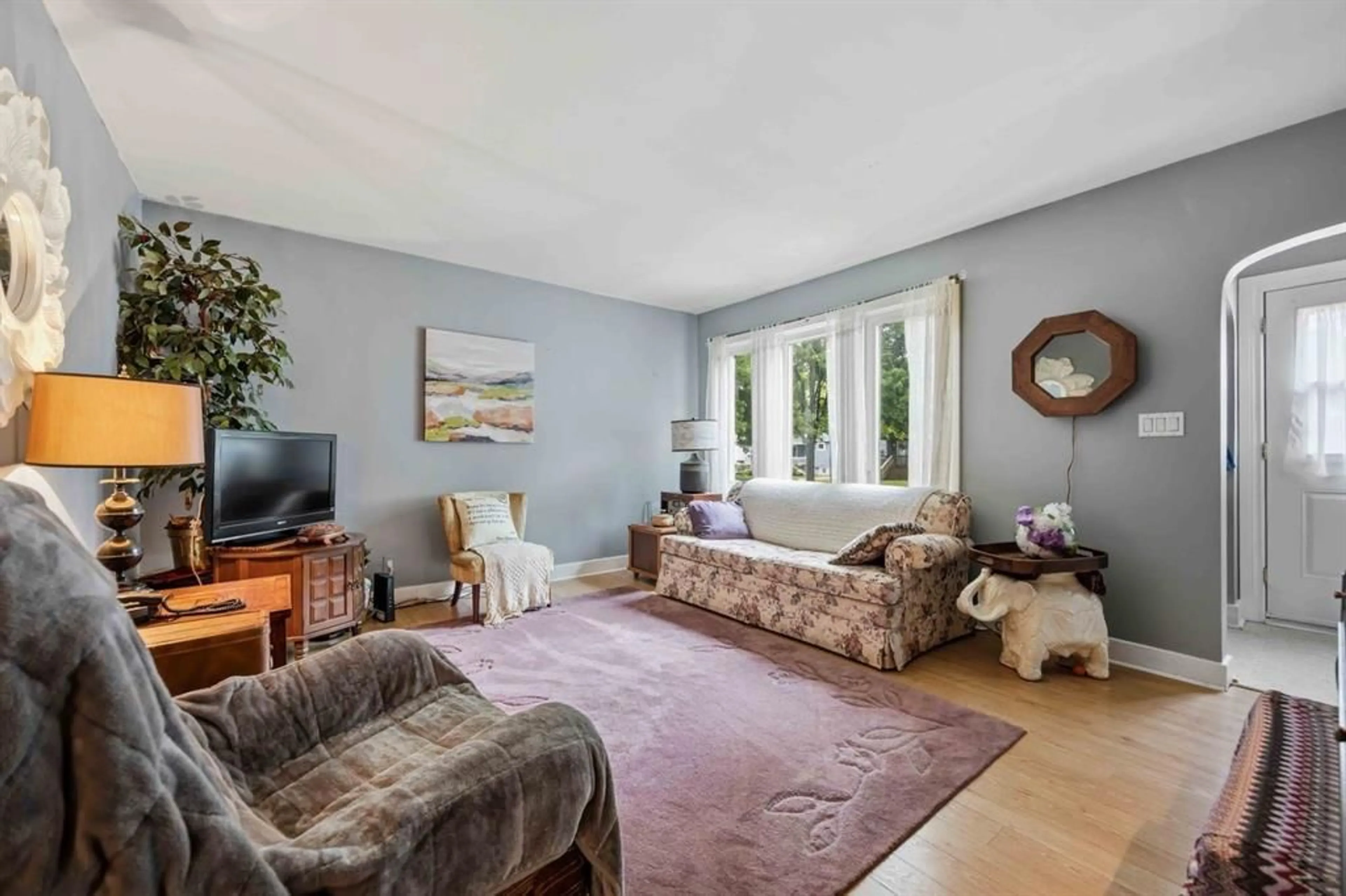Living room with furniture, unknown for 267 Ross Ave, Sarnia Ontario N7T 1K1