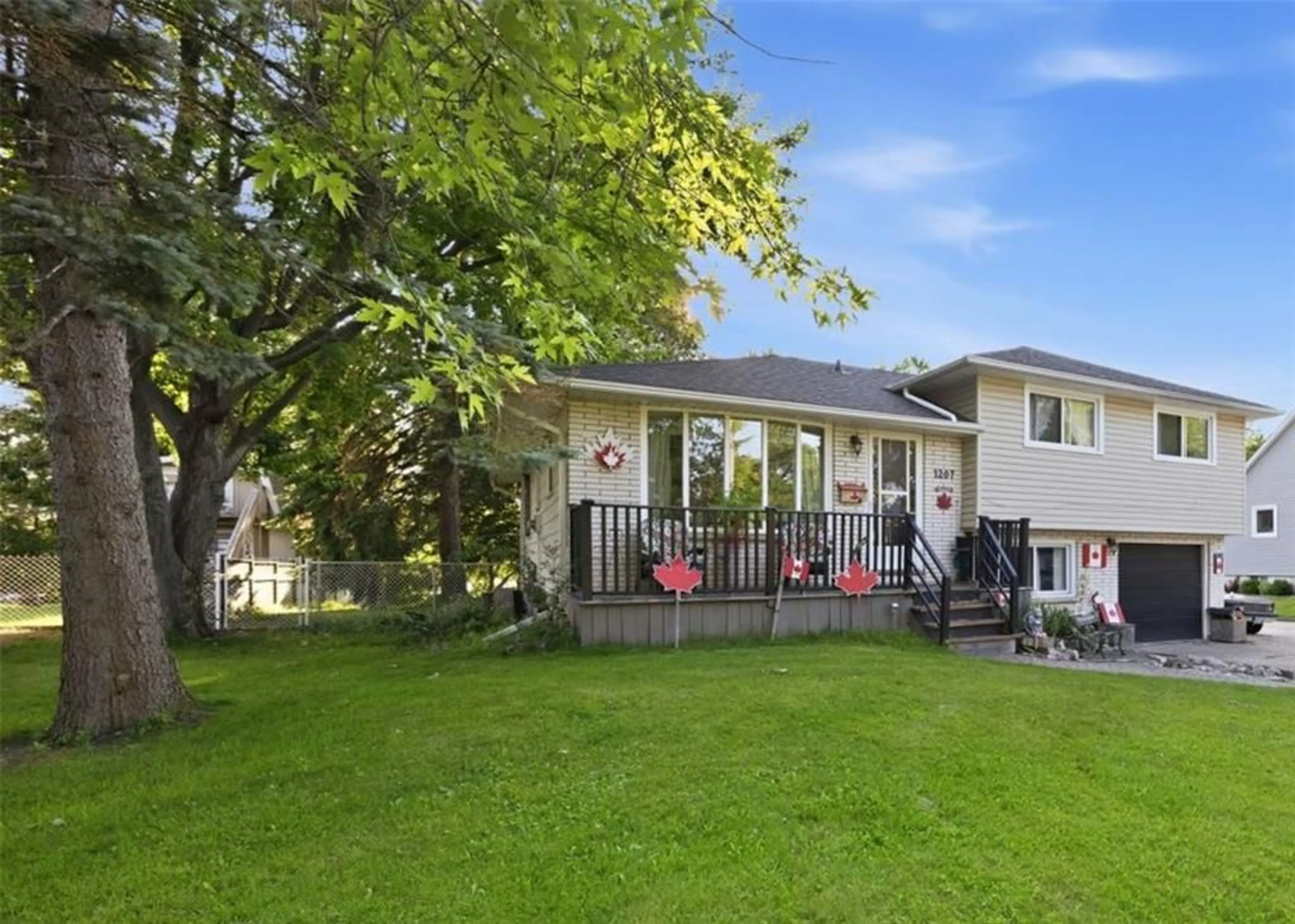 Patio, unknown for 1207 Echo Rd, Sarnia Ontario N7S 3K2