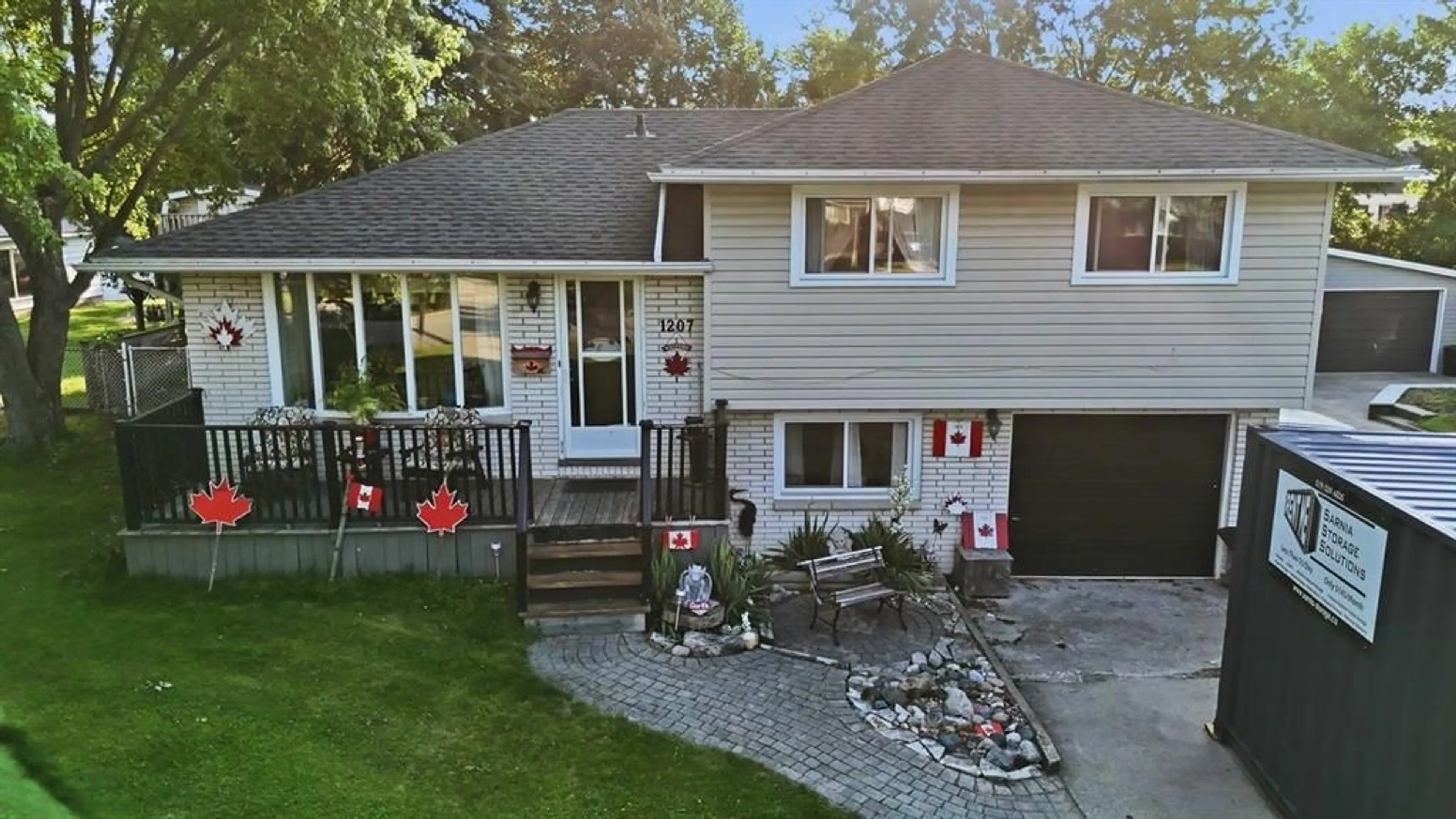 Home with vinyl exterior material, street for 1207 Echo Rd, Sarnia Ontario N7S 3K2