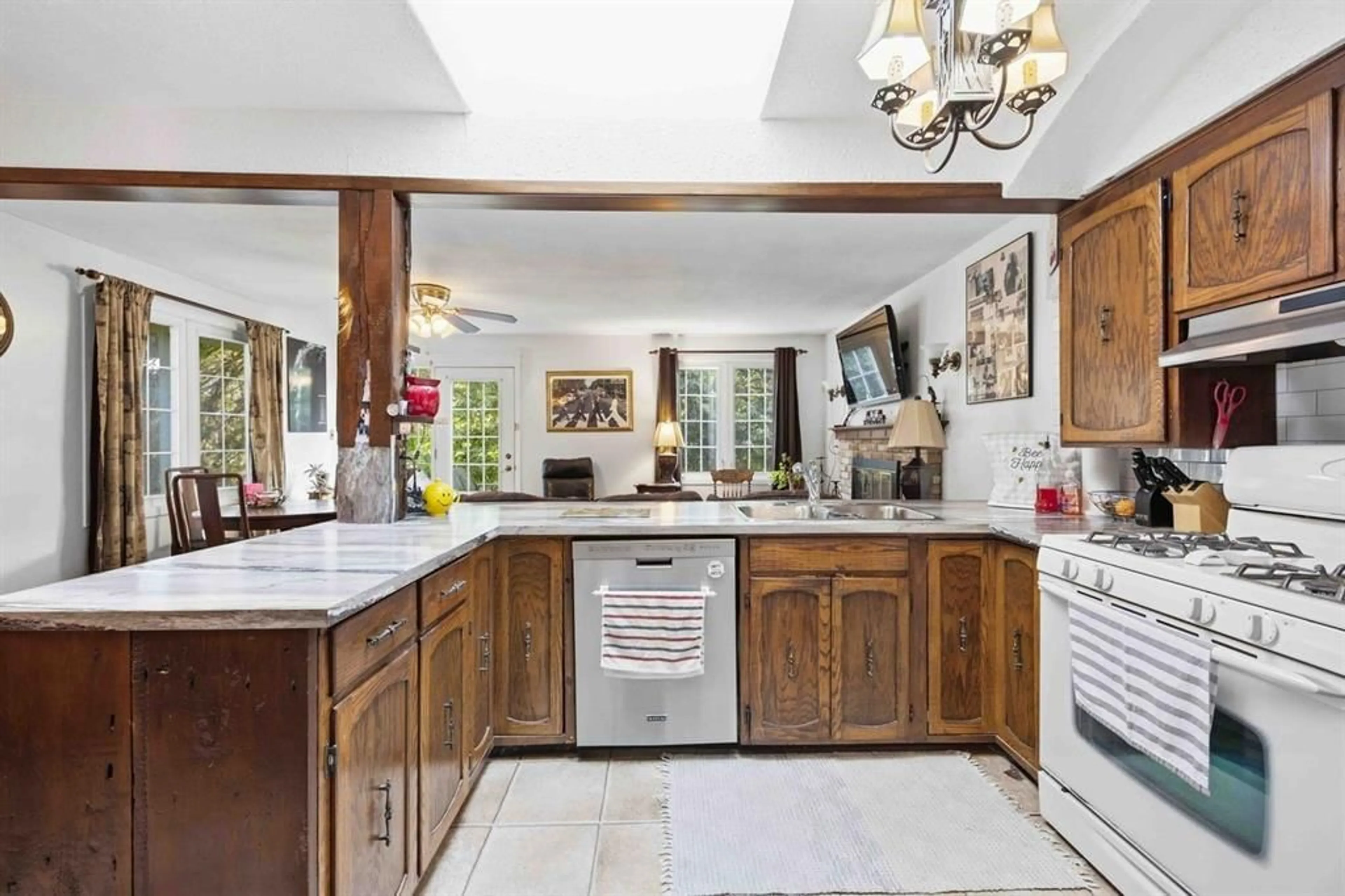 Open concept kitchen, ceramic/tile floor for 1207 Echo Rd, Sarnia Ontario N7S 3K2