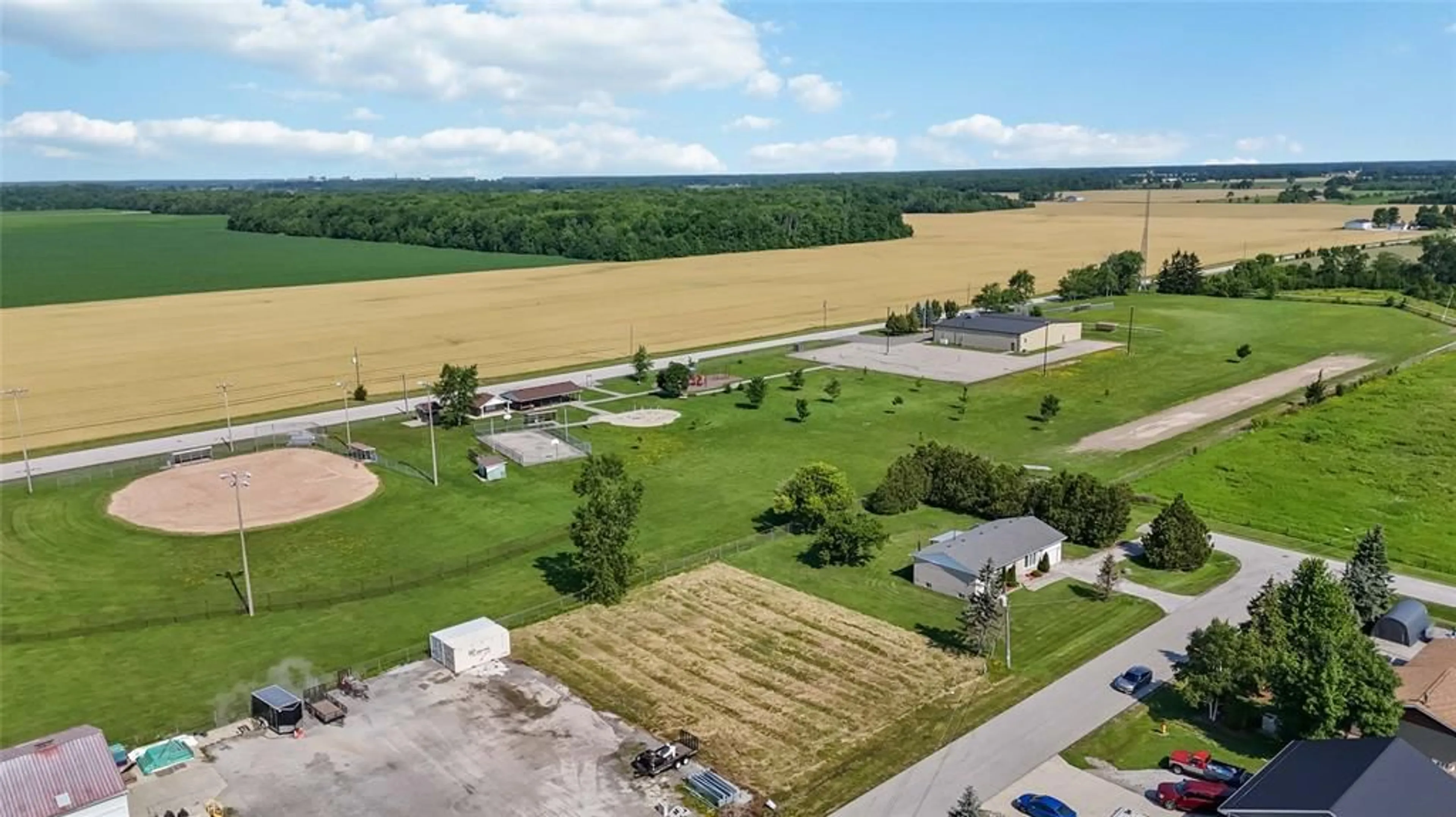 A pic from outside/outdoor area/front of a property/back of a property/a pic from drone, unknown for LOT 9 & 10 WILLIAM St, St Clair Ontario N0P 2R0