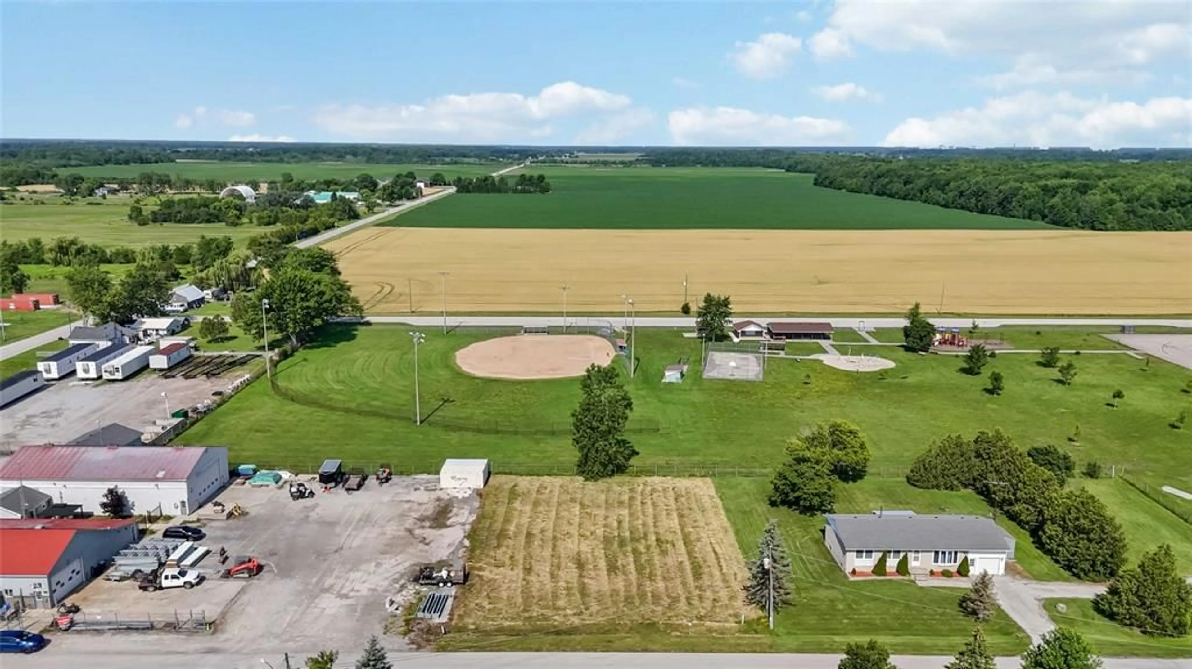 A pic from outside/outdoor area/front of a property/back of a property/a pic from drone, unknown for LOT 9 & 10 WILLIAM St, St Clair Ontario N0P 2R0
