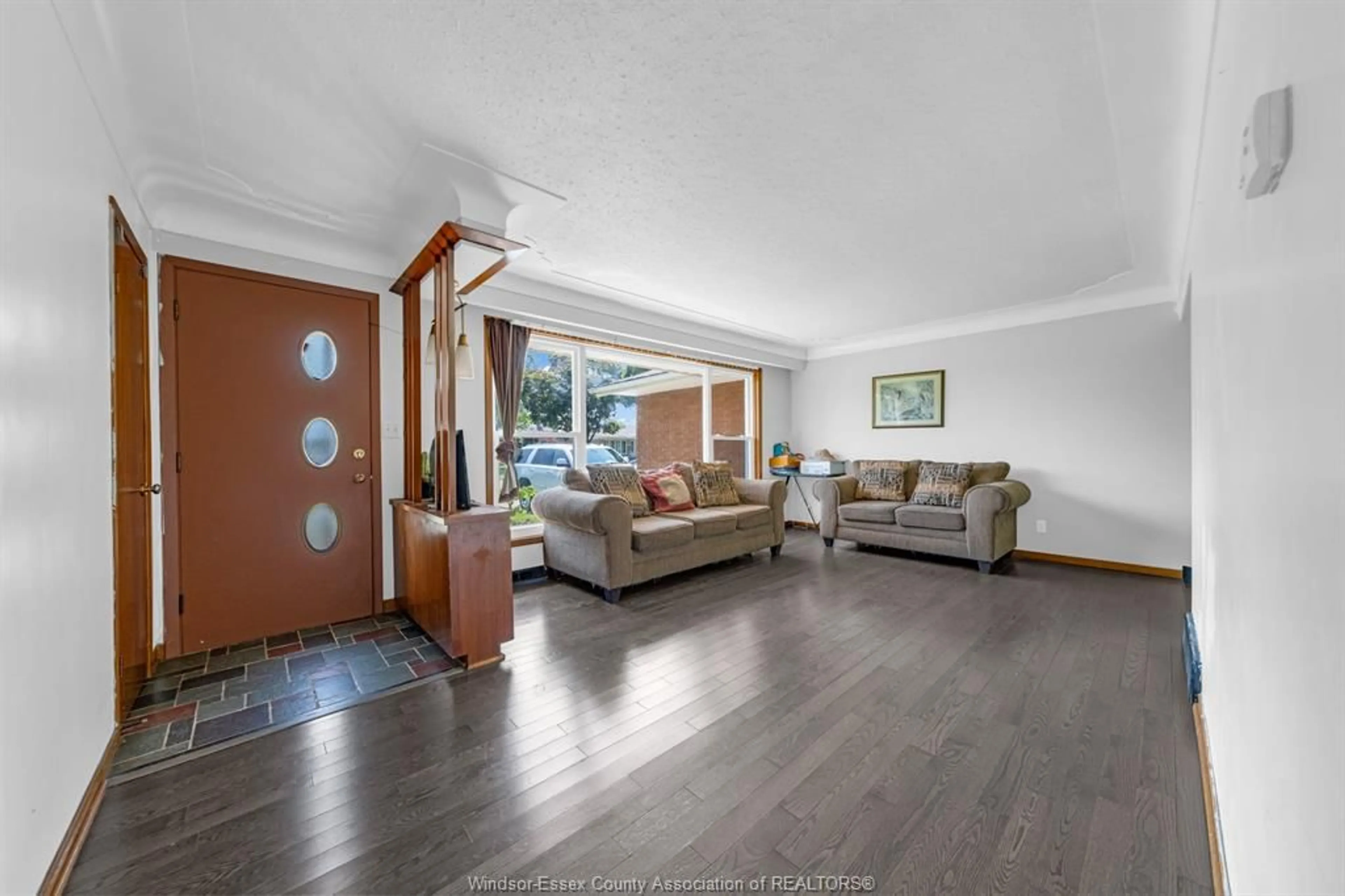 Living room with furniture, unknown for 71 Danforth Ave, Leamington Ontario N8H 2P8