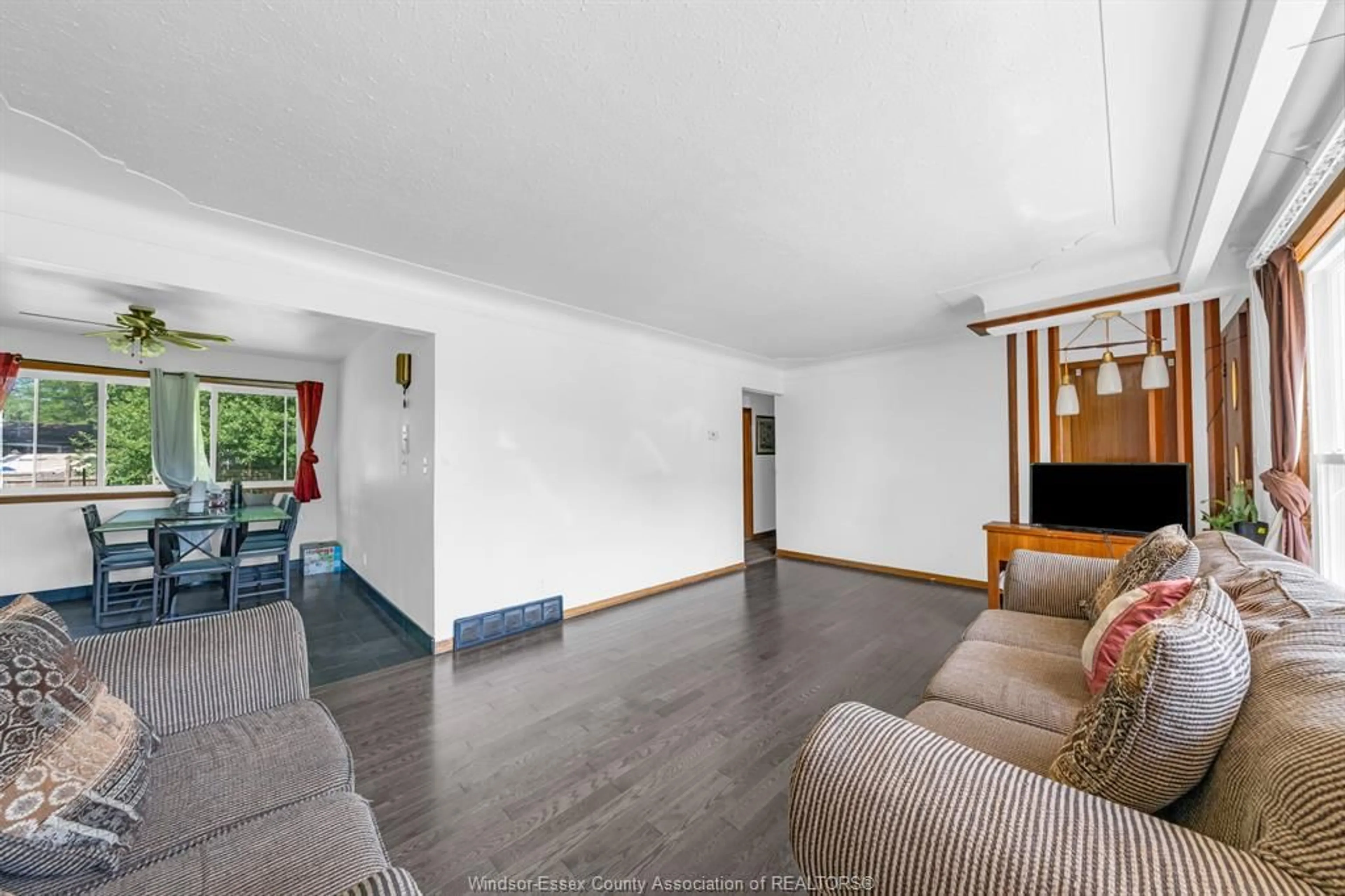 Living room with furniture, unknown for 71 Danforth Ave, Leamington Ontario N8H 2P8