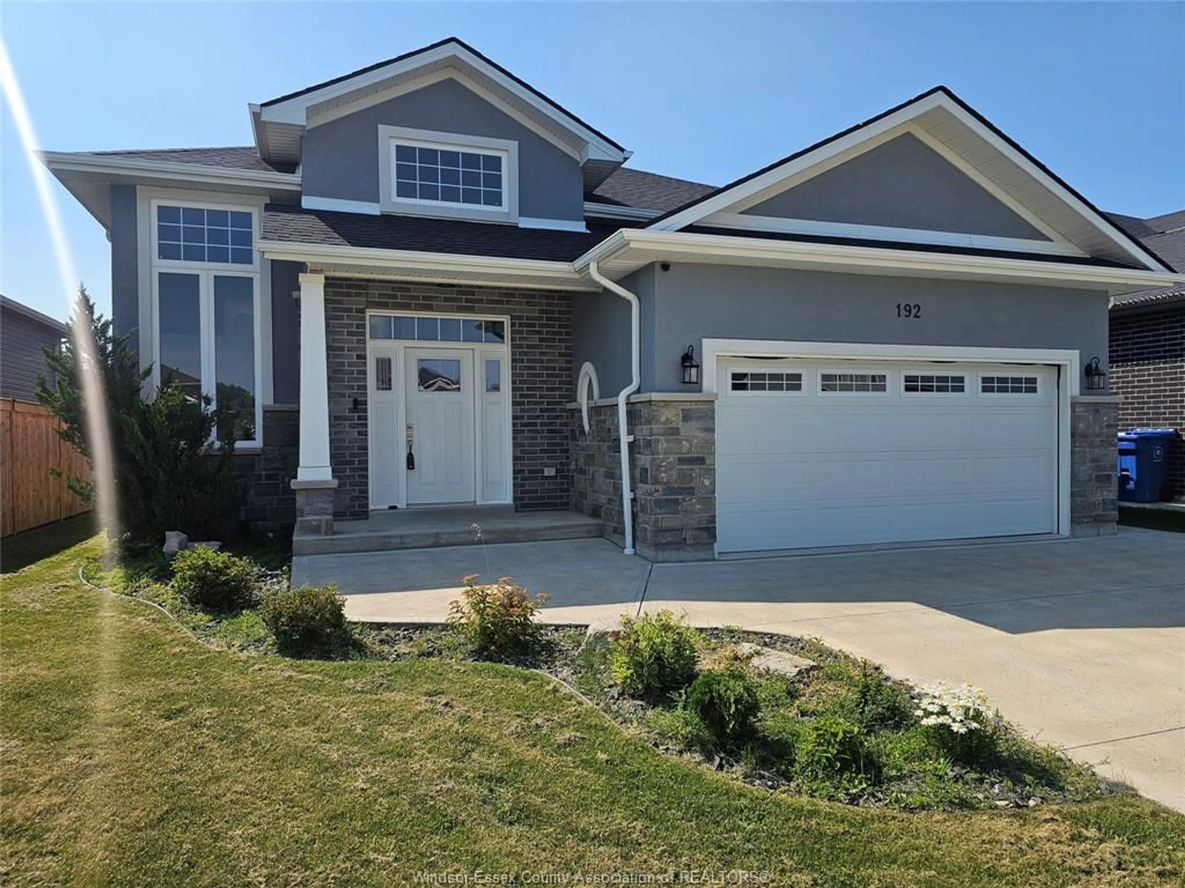 Home with vinyl exterior material, street for 192 LENNOX Ave, Essex Ontario N8M 0A7