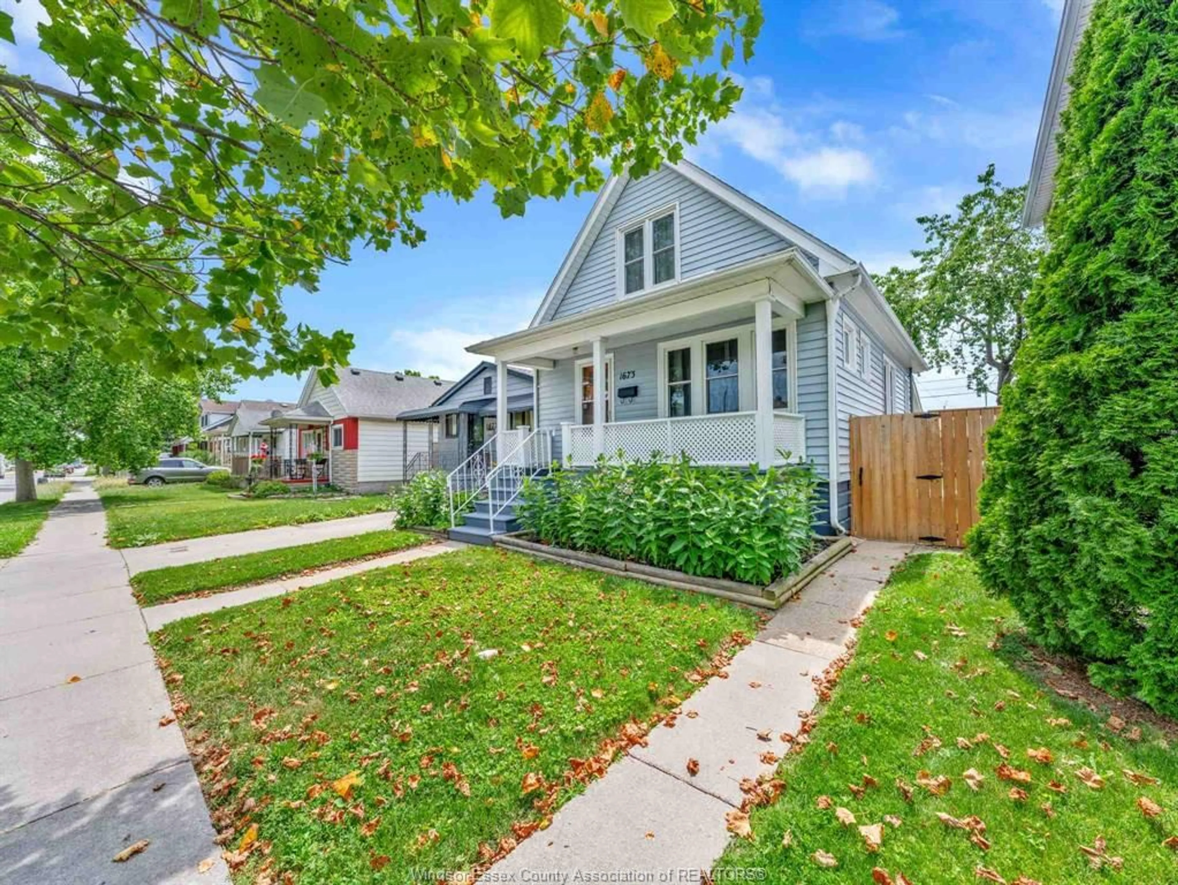 Home with vinyl exterior material, street for 1673 Cadillac St, Windsor Ontario N8Y 2V6