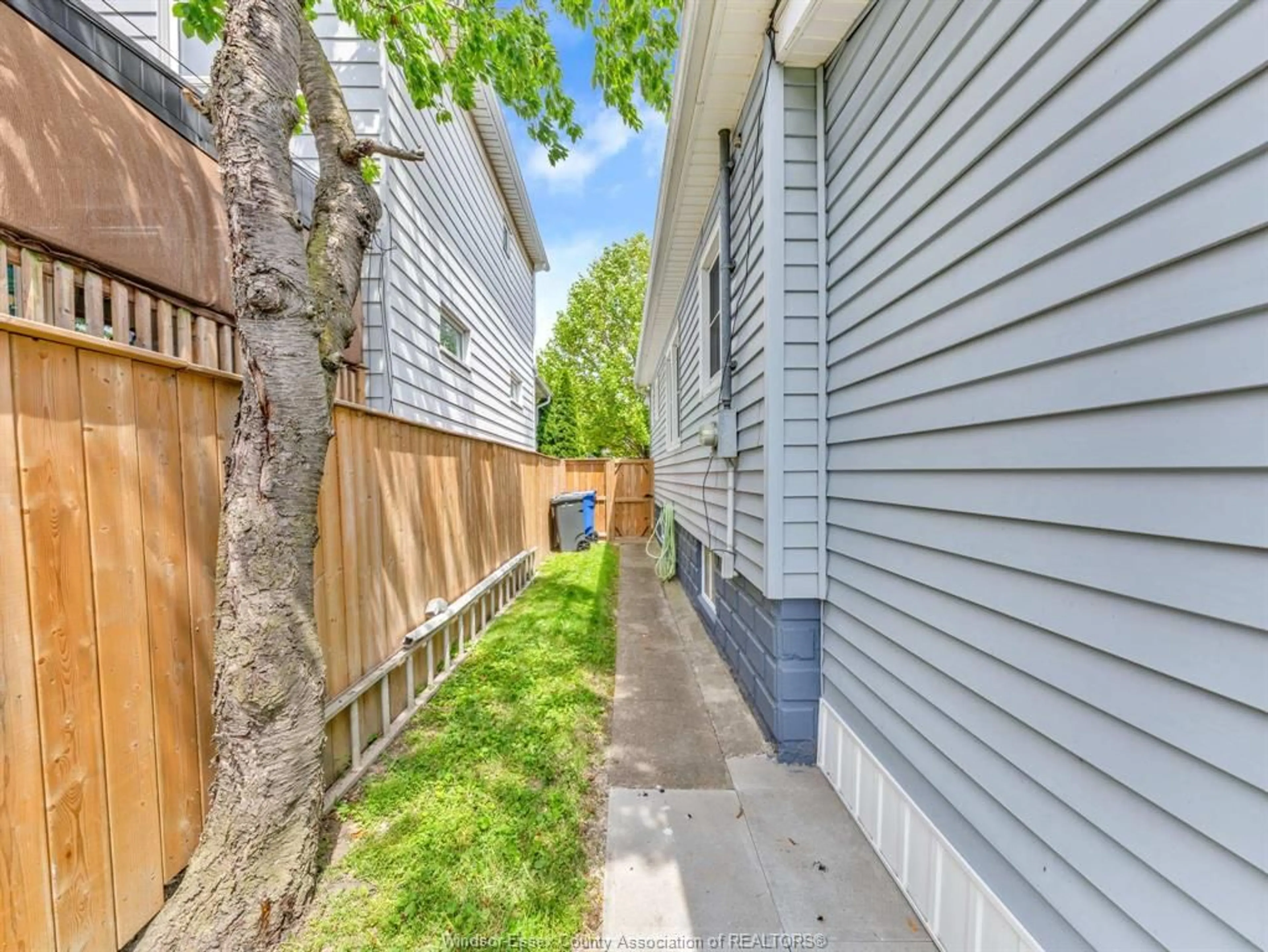Unknown for 1673 Cadillac St, Windsor Ontario N8Y 2V6